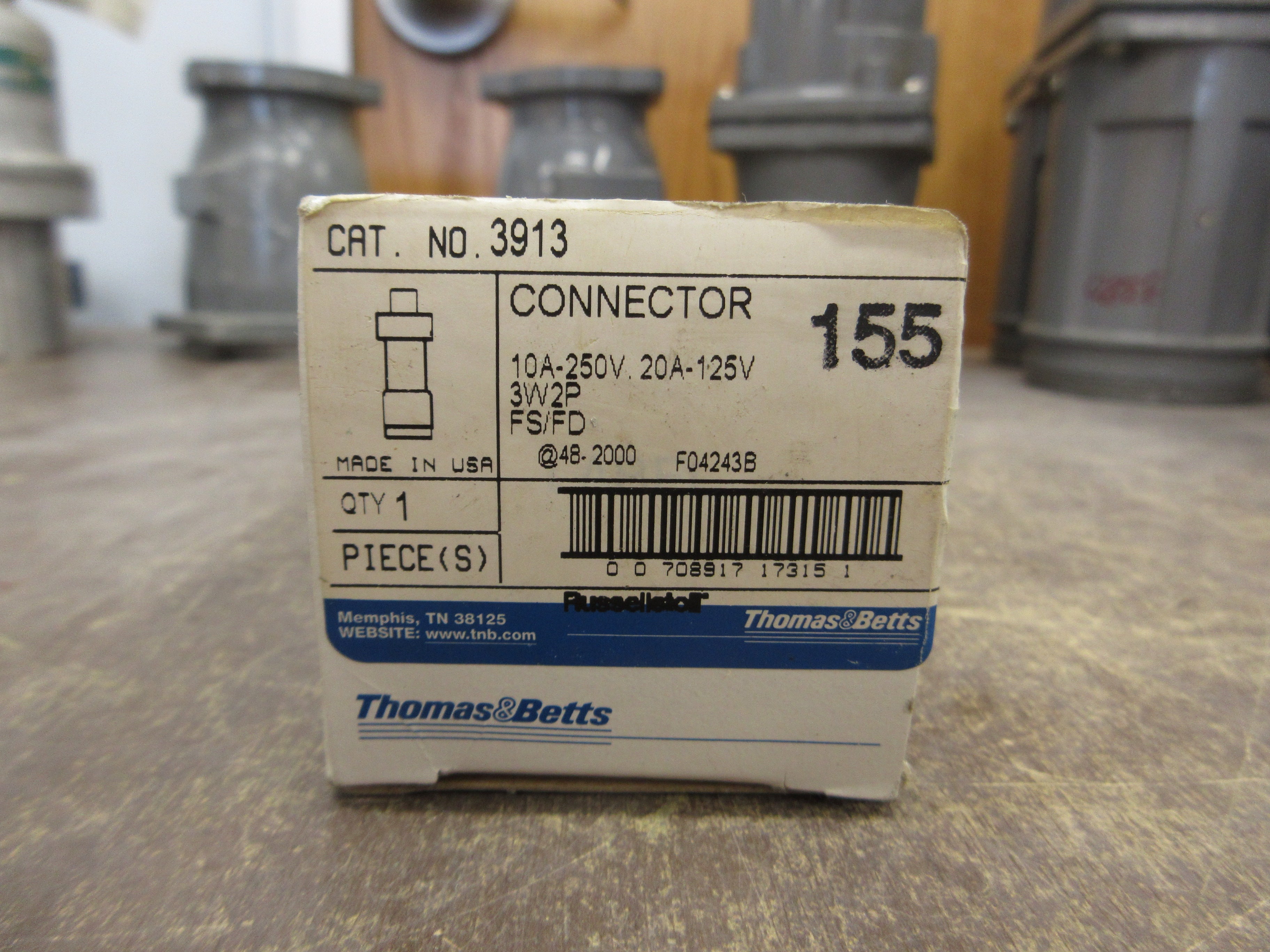 Russellstoll Connector 3913 10A@250V 20A@125V 3W New Surplus