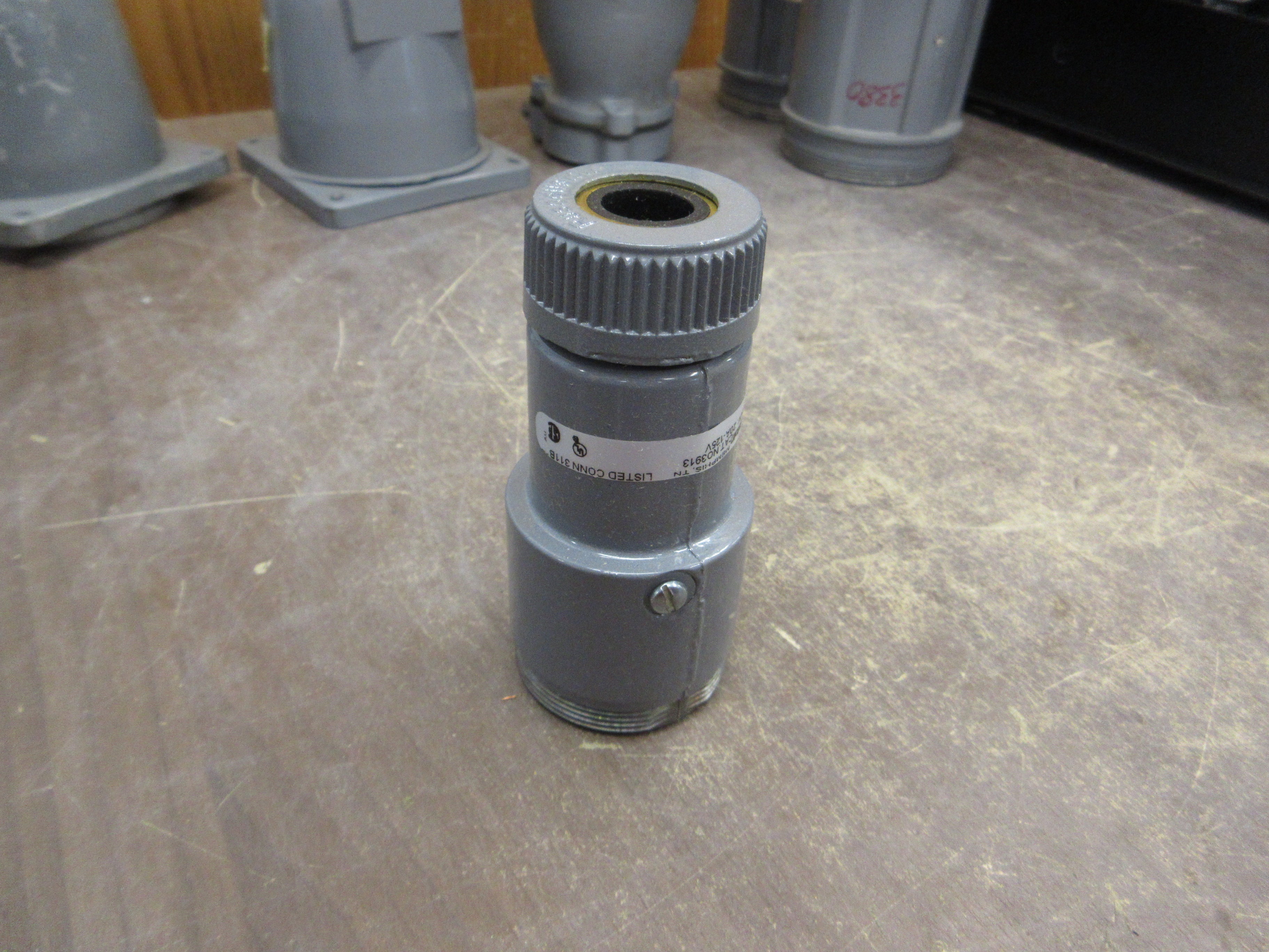 Russellstoll Connector 3913 10A@250V 20A@125V 3W New Surplus