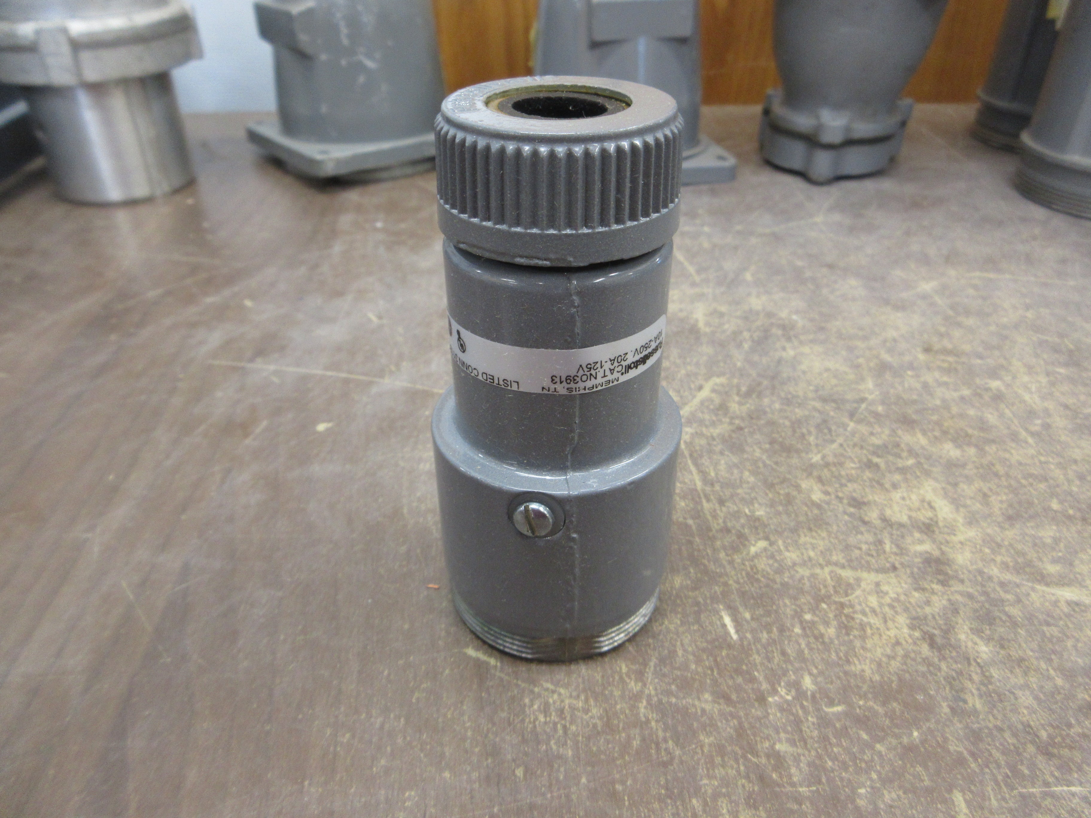 Russellstoll Connector 3913 10A@250V 20A@125V 3W New Surplus