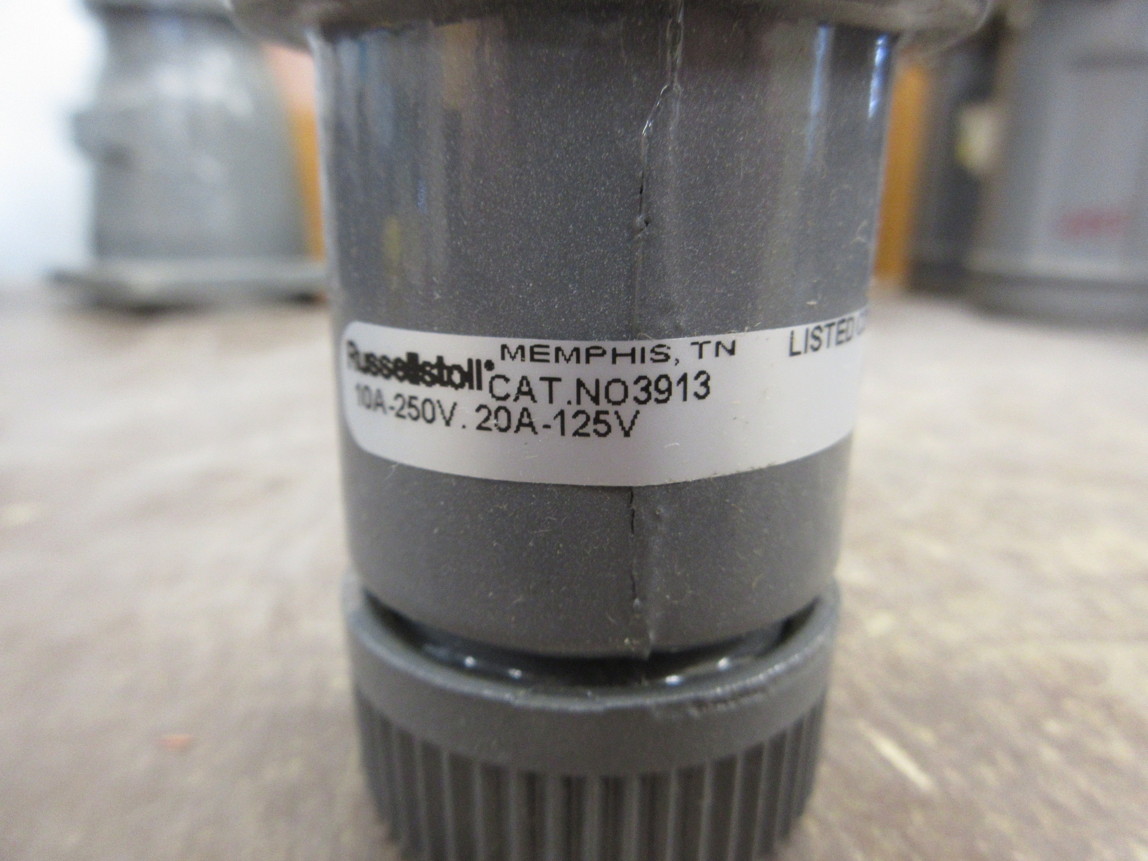Russellstoll Connector 3913 10A@250V 20A@125V 3W New Surplus