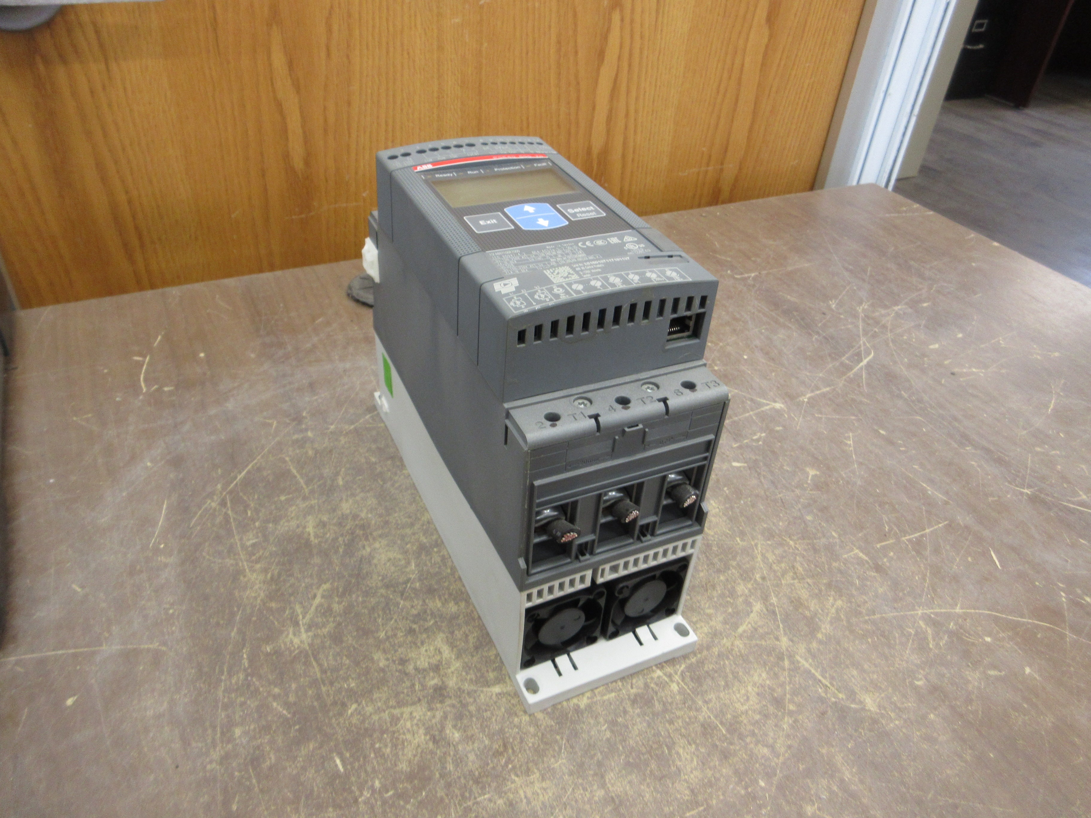 ABB Soft Start PSE60-600-70 50HP 208-600V Used