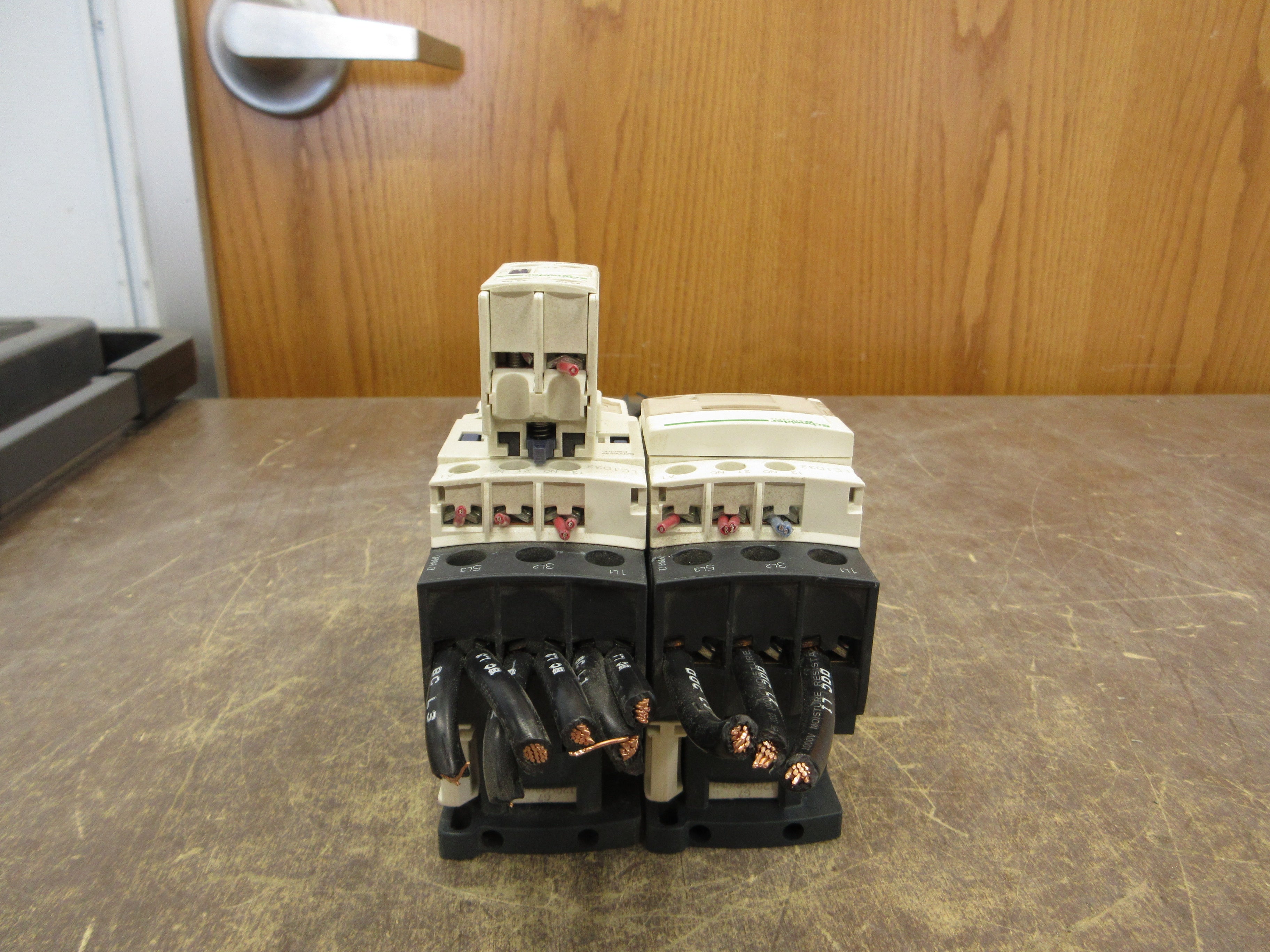 Schneider Electric Reversing Starter LC1D32 / LRD 32 120V Coil Trip: 23-32A Used