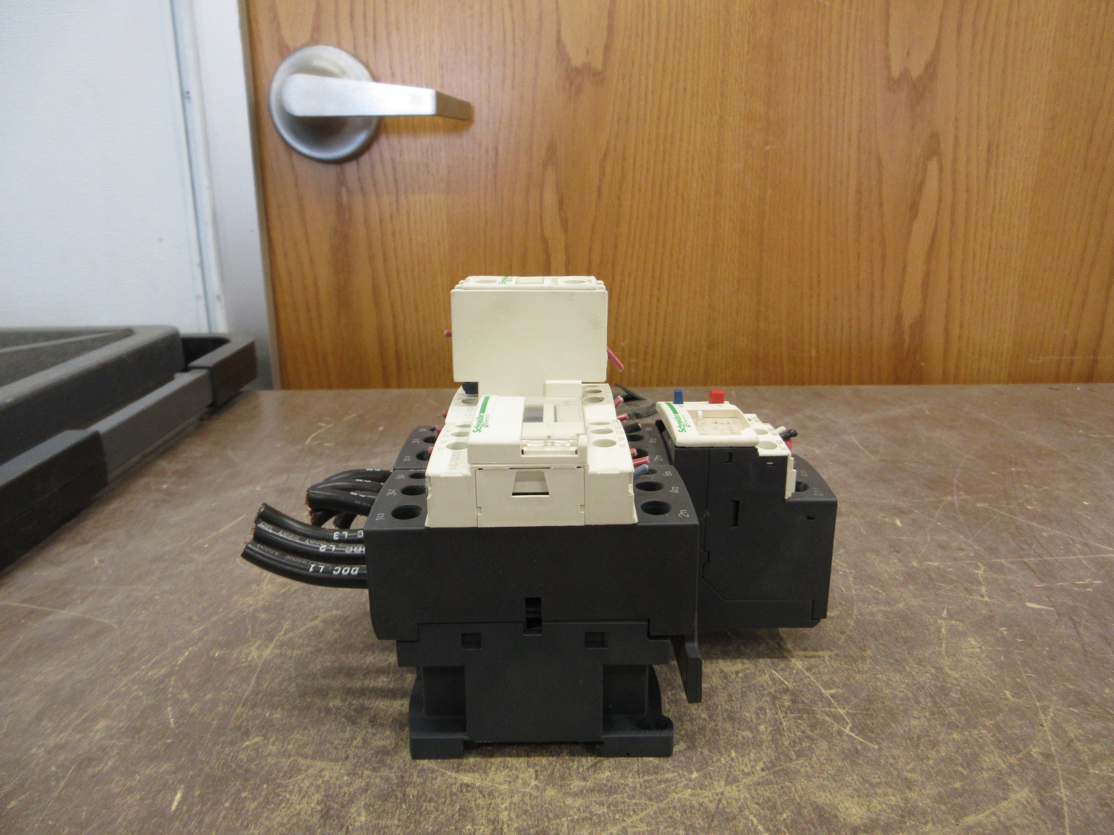 Schneider Electric Reversing Starter LC1D32 / LRD 32 120V Coil Trip: 23-32A Used