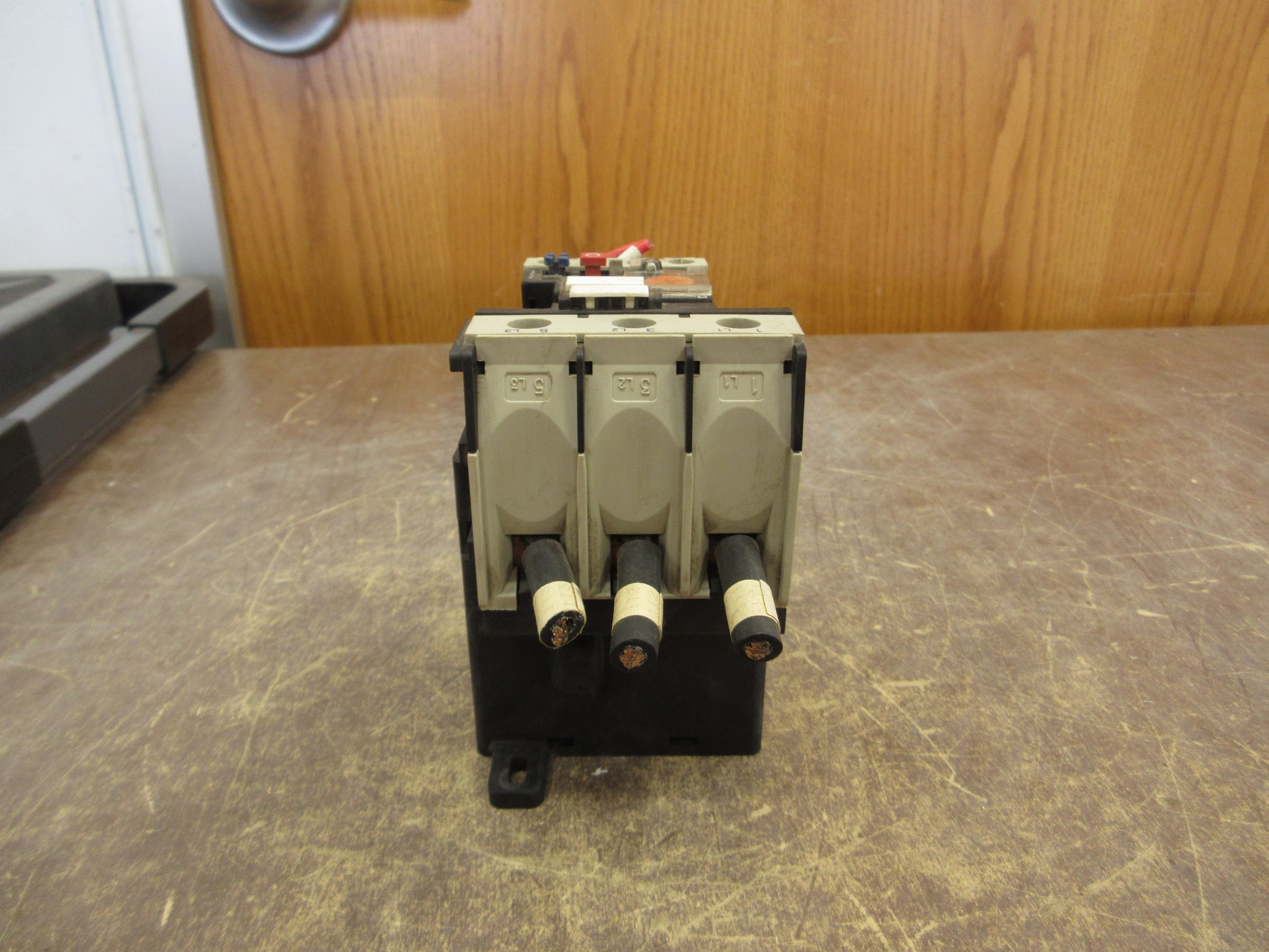Telemecanique Solid State Overload LR2 D35 Trip: 63-80A w/ DIN-Rail Adapter Used