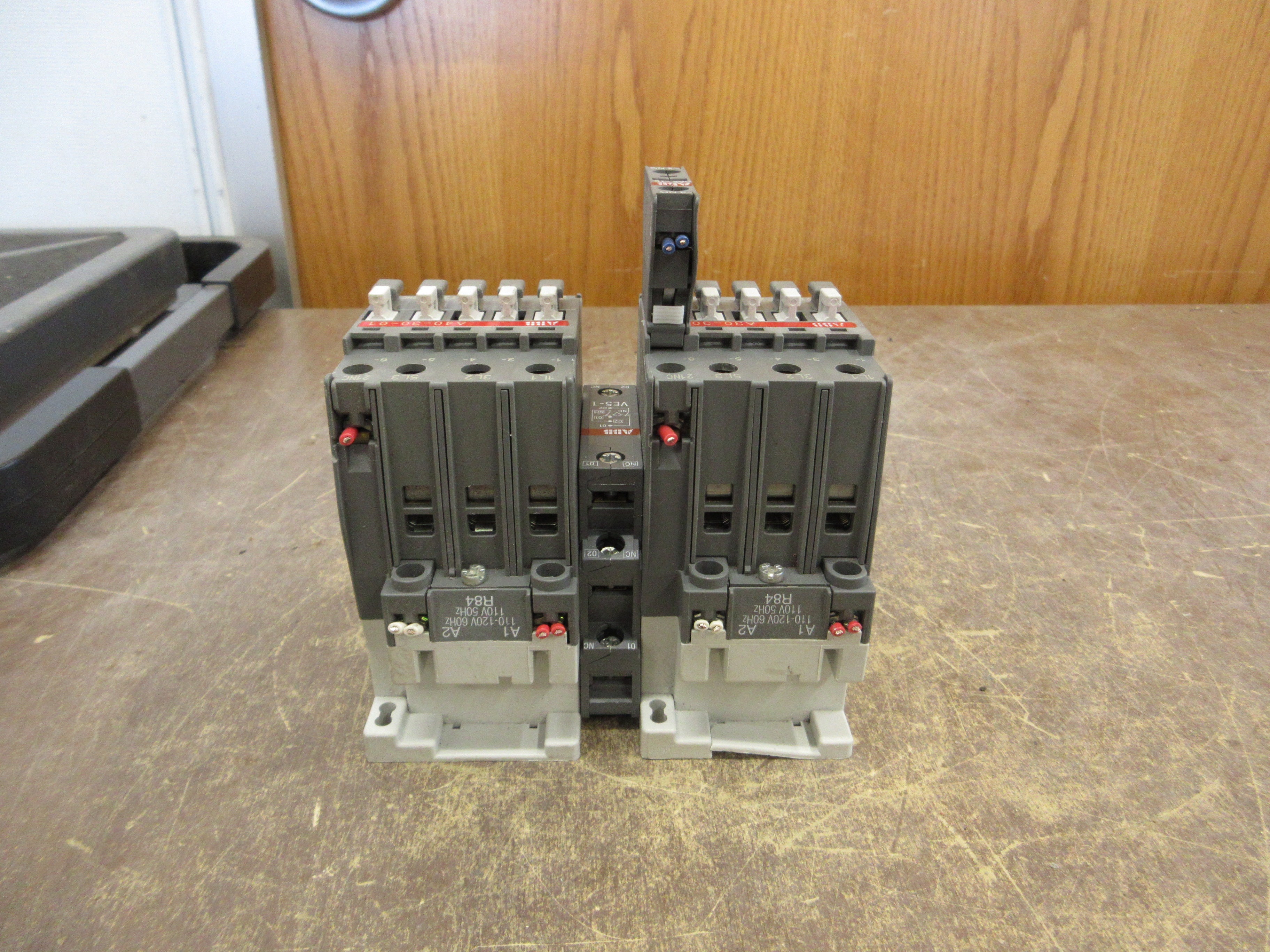 ABB 2-Speed Contactor A40-30-01 / A30-30-01 110-120V Coil (1) Aux Contact Used