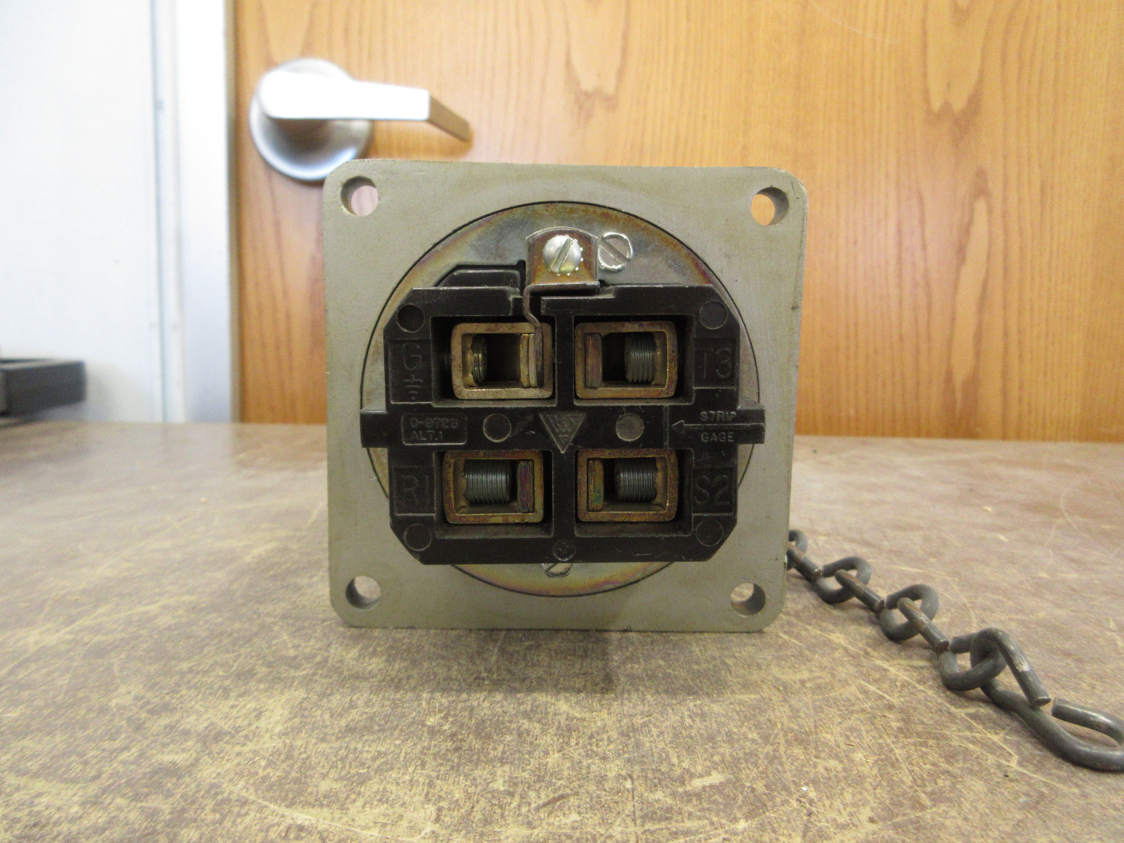 Russellstoll Receptacle JCS1034H 100A 600V 3P 4W w/ Cover Used