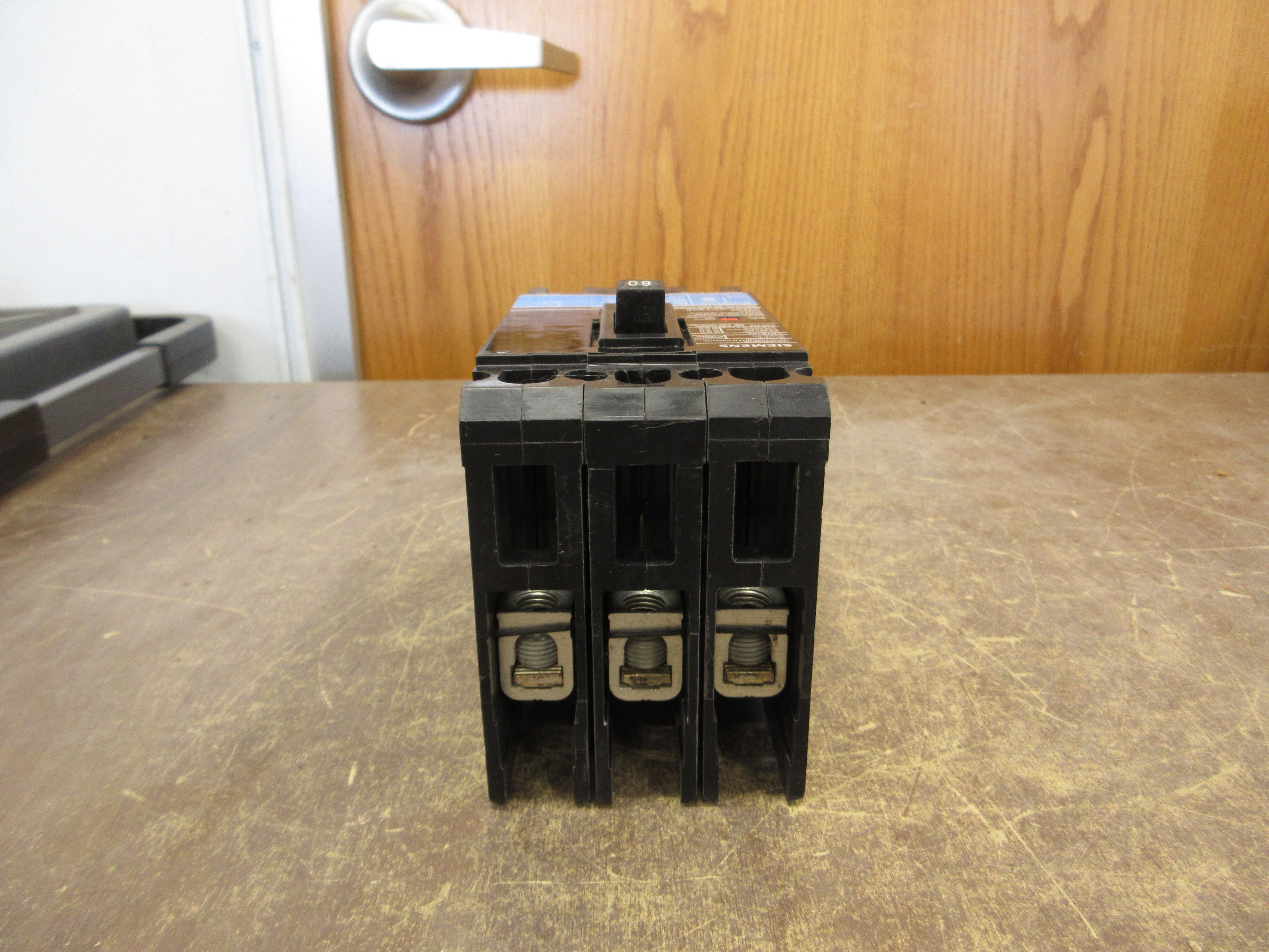 Siemens Circuit Breaker ED23B060L 60A 240V 3P New Surplus