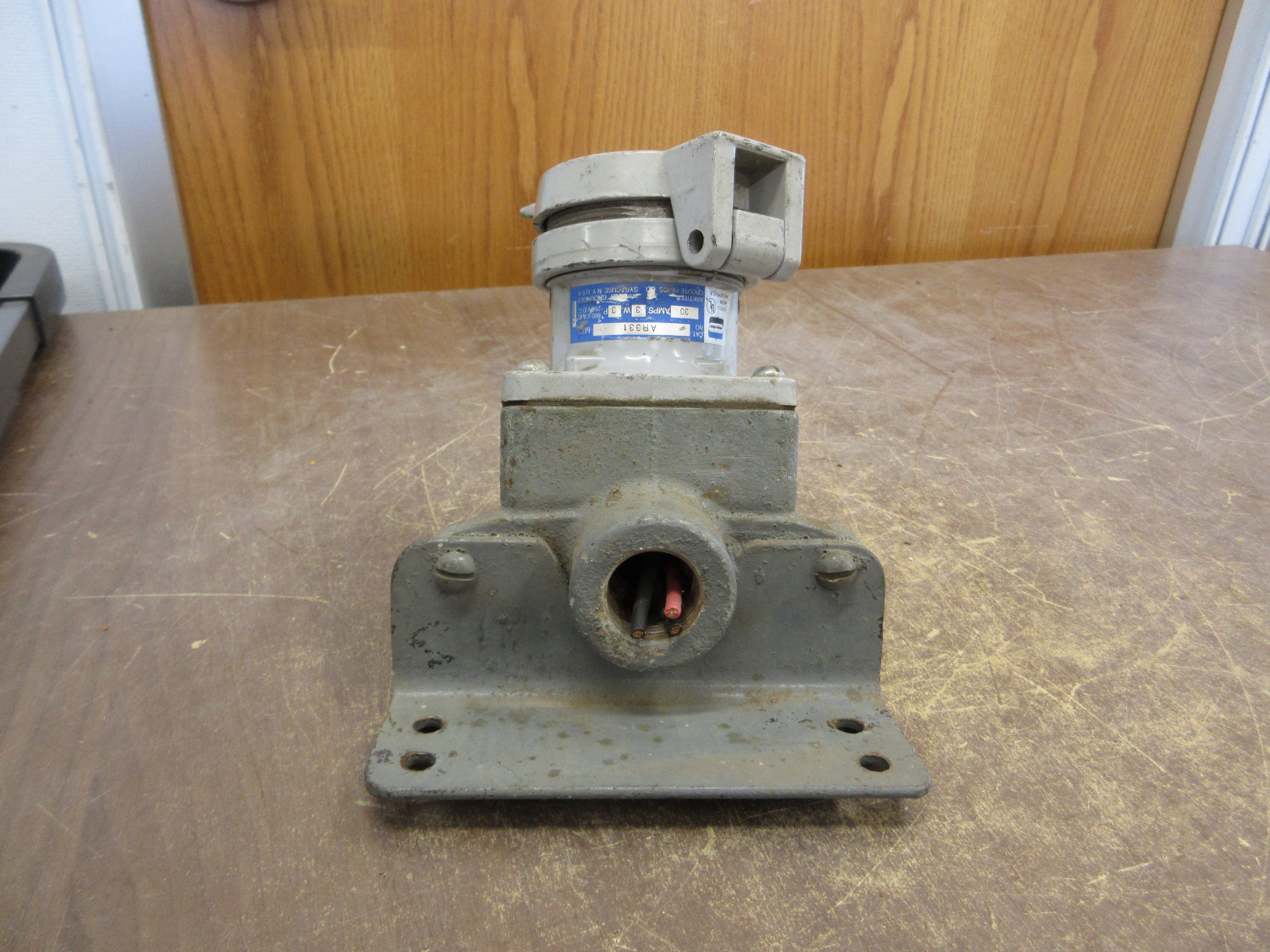Crouse-Hinds Receptacle AR331 30A 600V 3W 3P *Missing Cover Hinge* Used