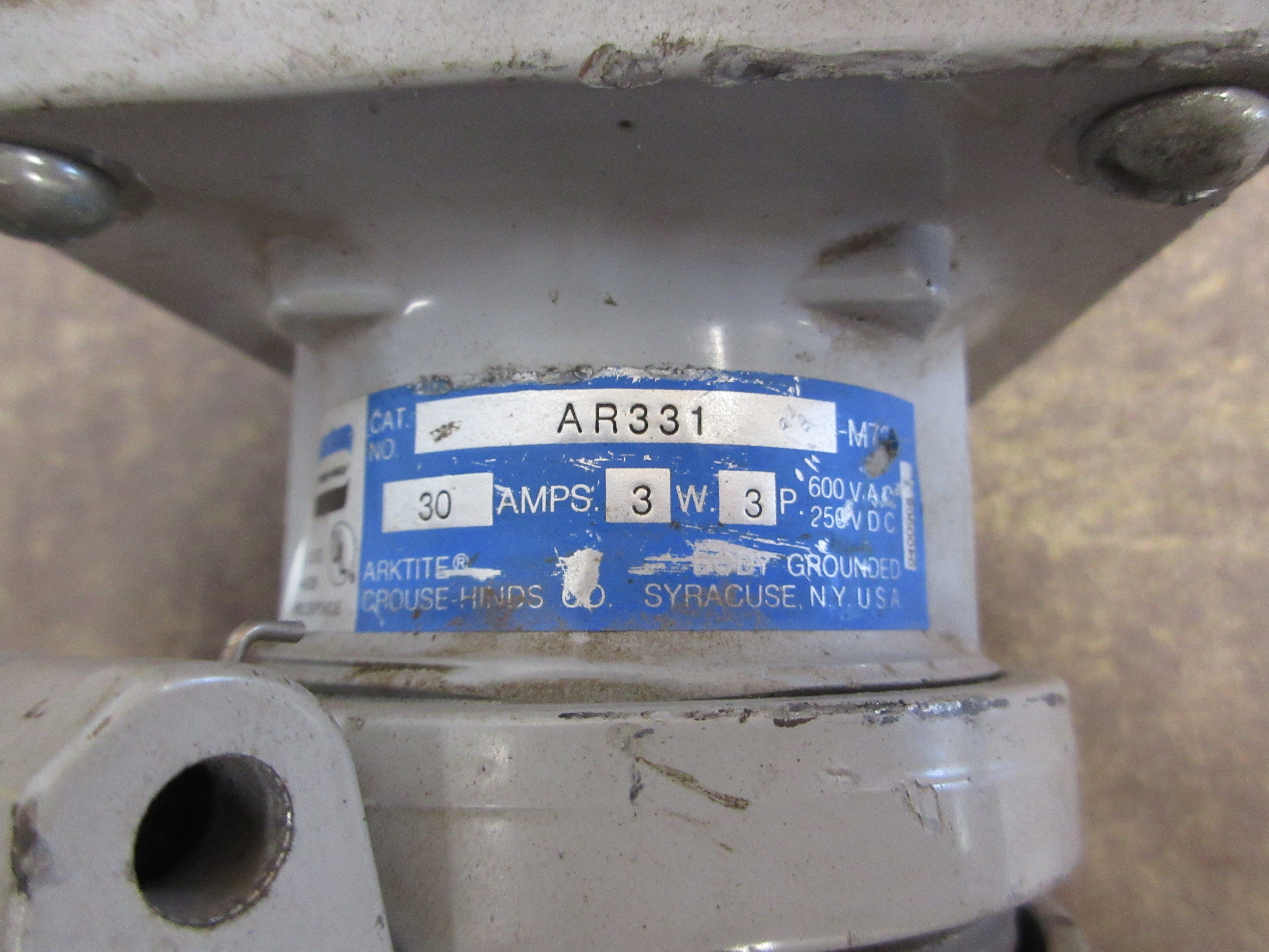 Crouse-Hinds Receptacle AR331 30A 600V 3W 3P *Missing Cover Hinge* Used