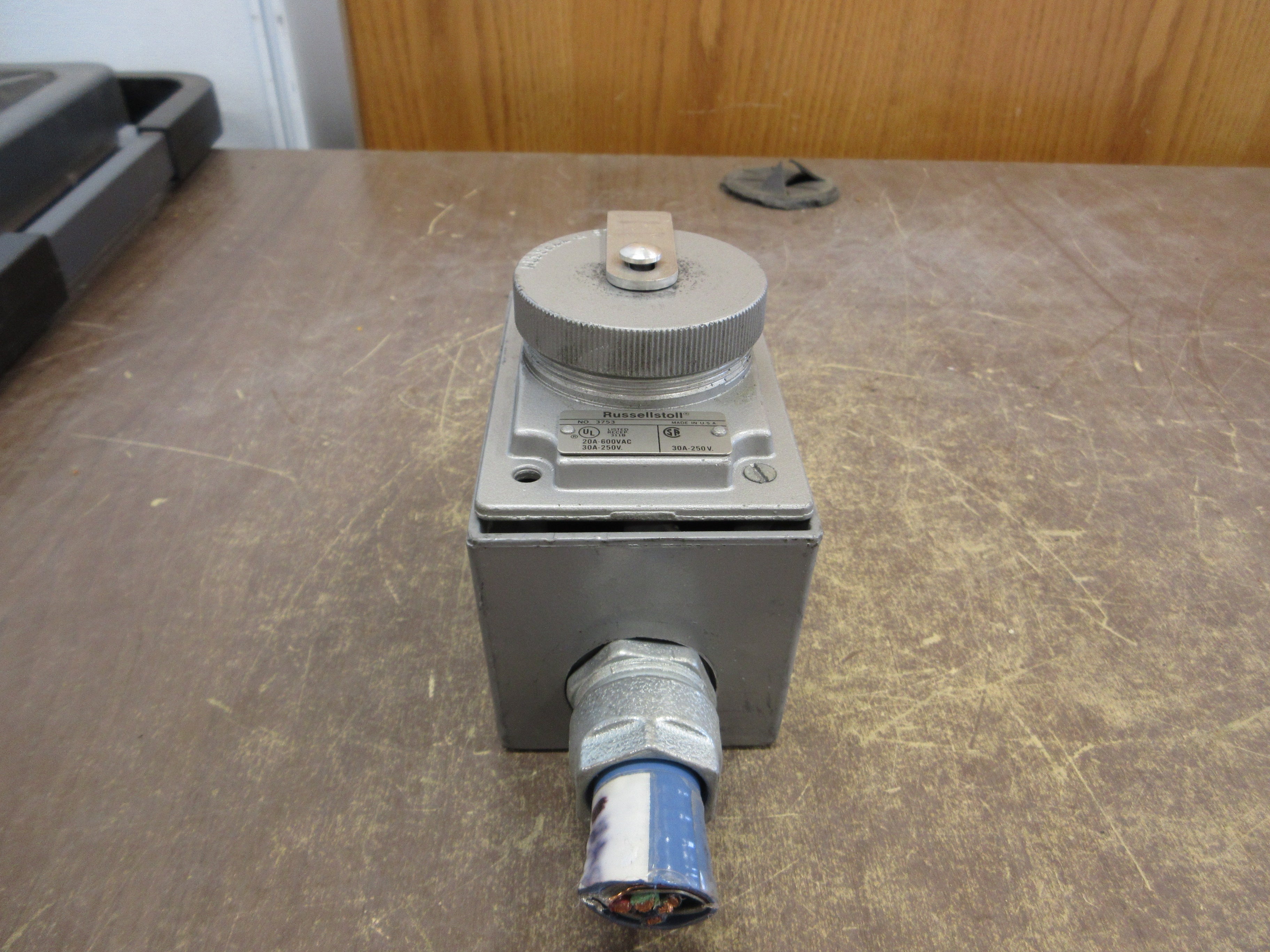 Russellstoll Receptacle 3753 30A/20A 250V/600V *Missing (2) Cover Screws* Used