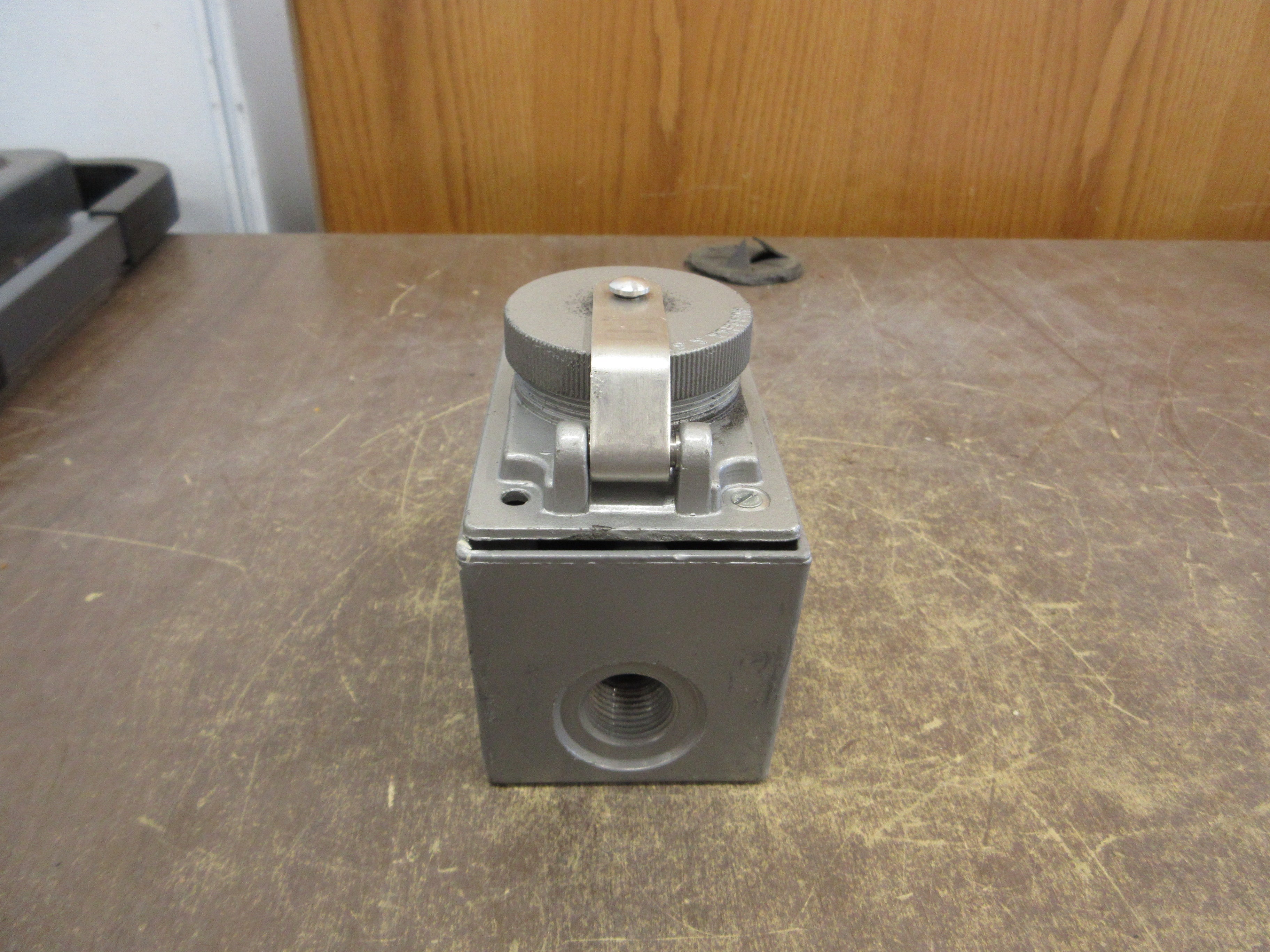 Russellstoll Receptacle 3753 30A/20A 250V/600V *Missing (2) Cover Screws* Used