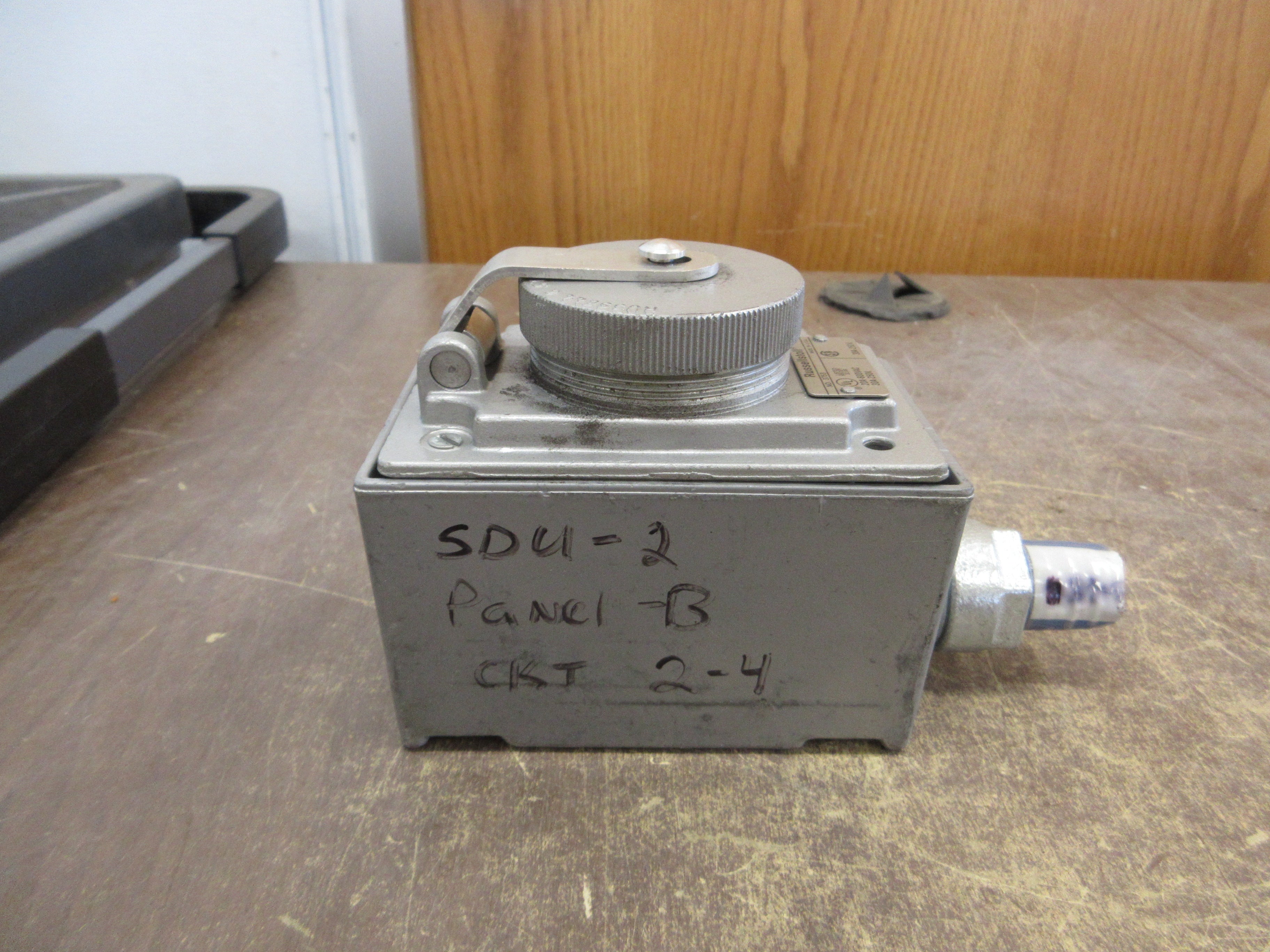 Russellstoll Receptacle 3753 30A/20A 250V/600V *Missing (2) Cover Screws* Used