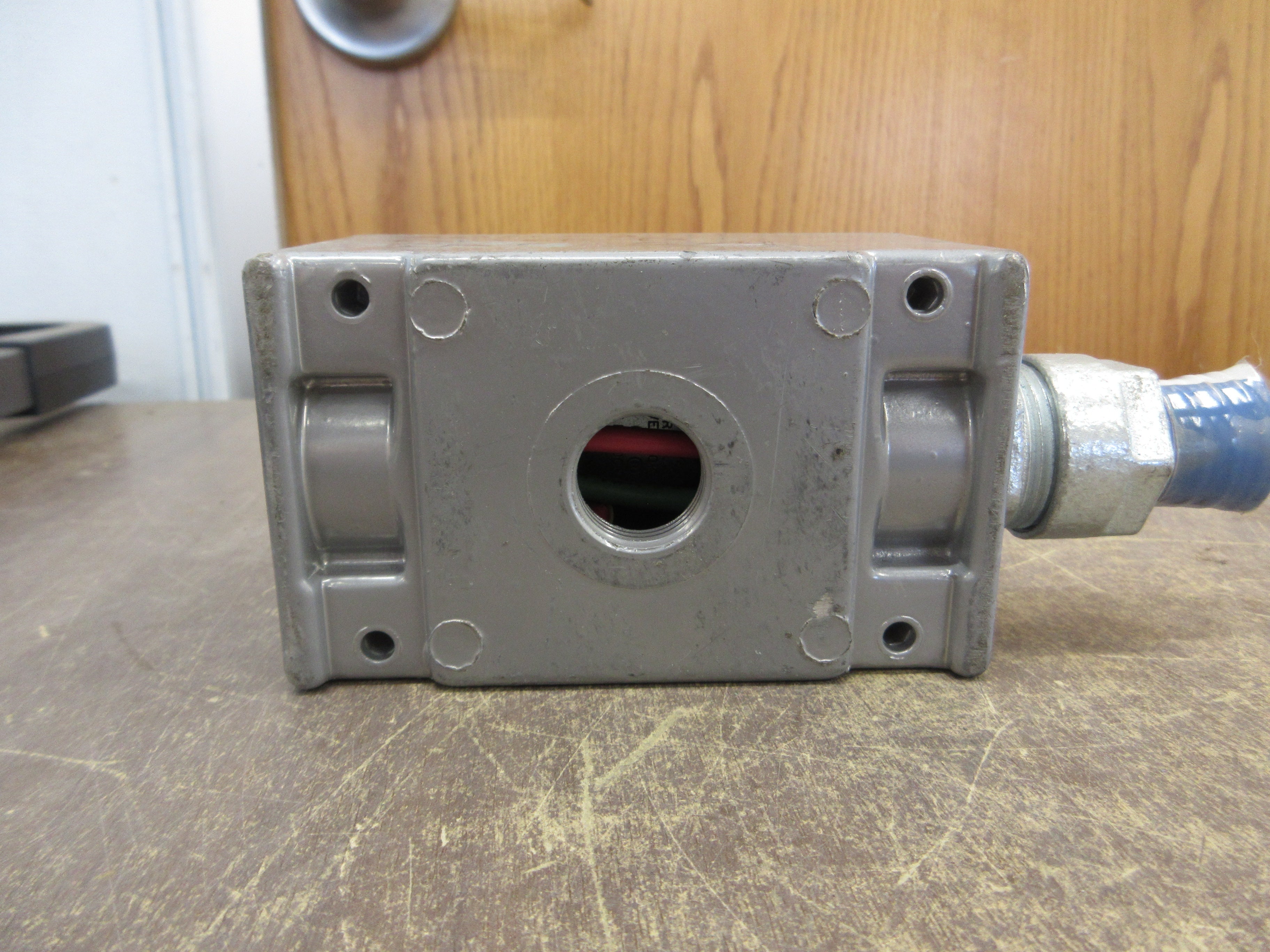 Russellstoll Receptacle 3753 30A/20A 250V/600V *Missing (2) Cover Screws* Used