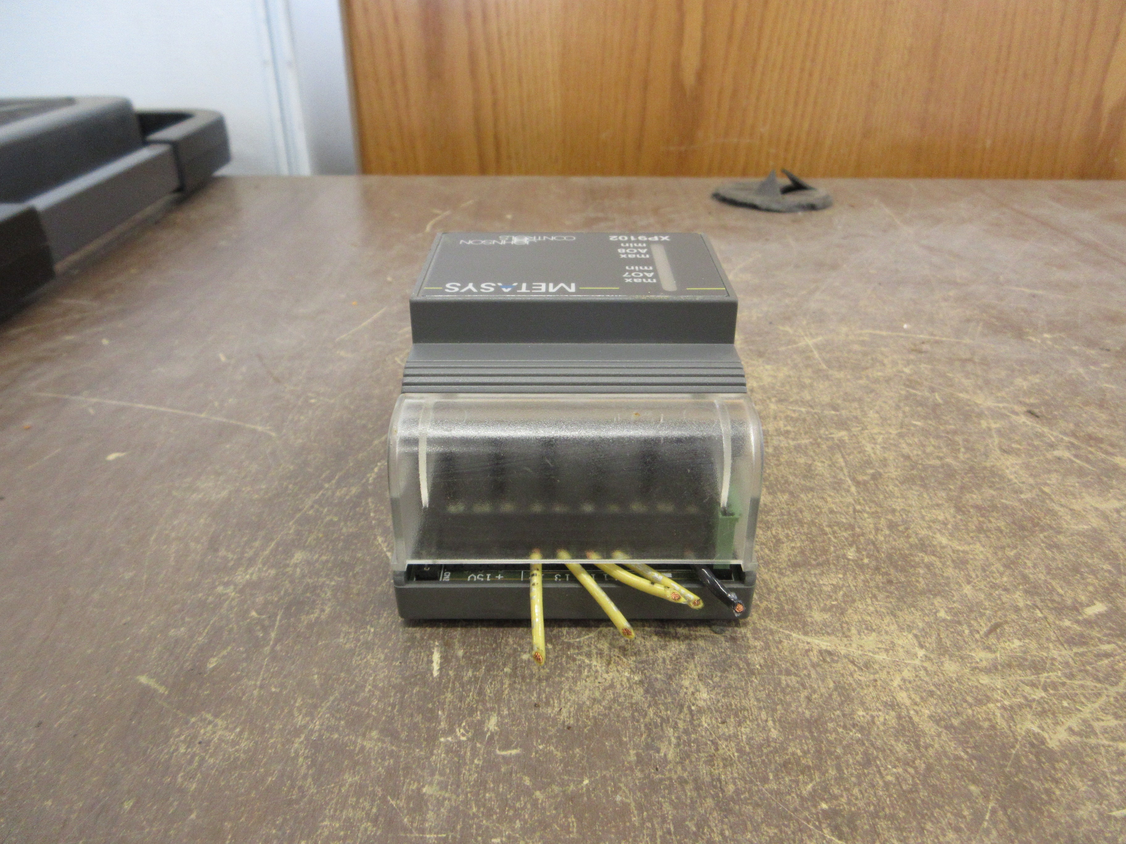 Johnson Controls Metasys Expansion Module XP-9102-8204 (1) Terminal Cover Used