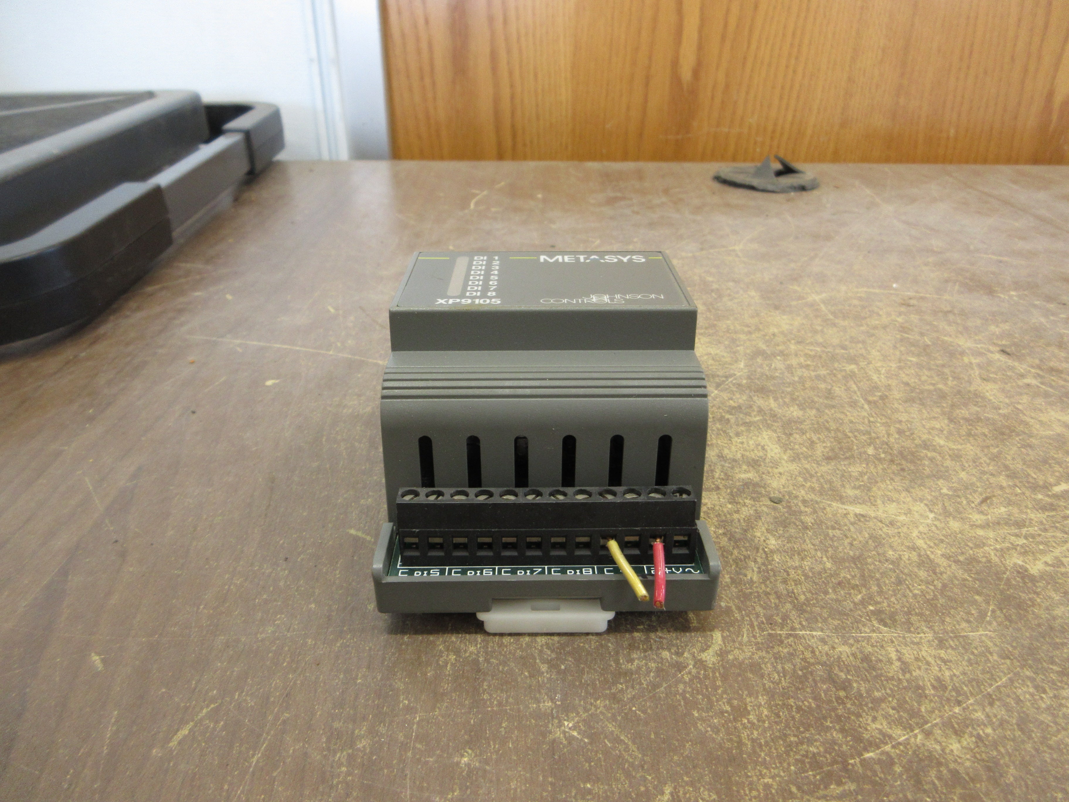 Johnson Controls Metasys Expansion Module XP-9105-8004 *No Terminal Covers* Used