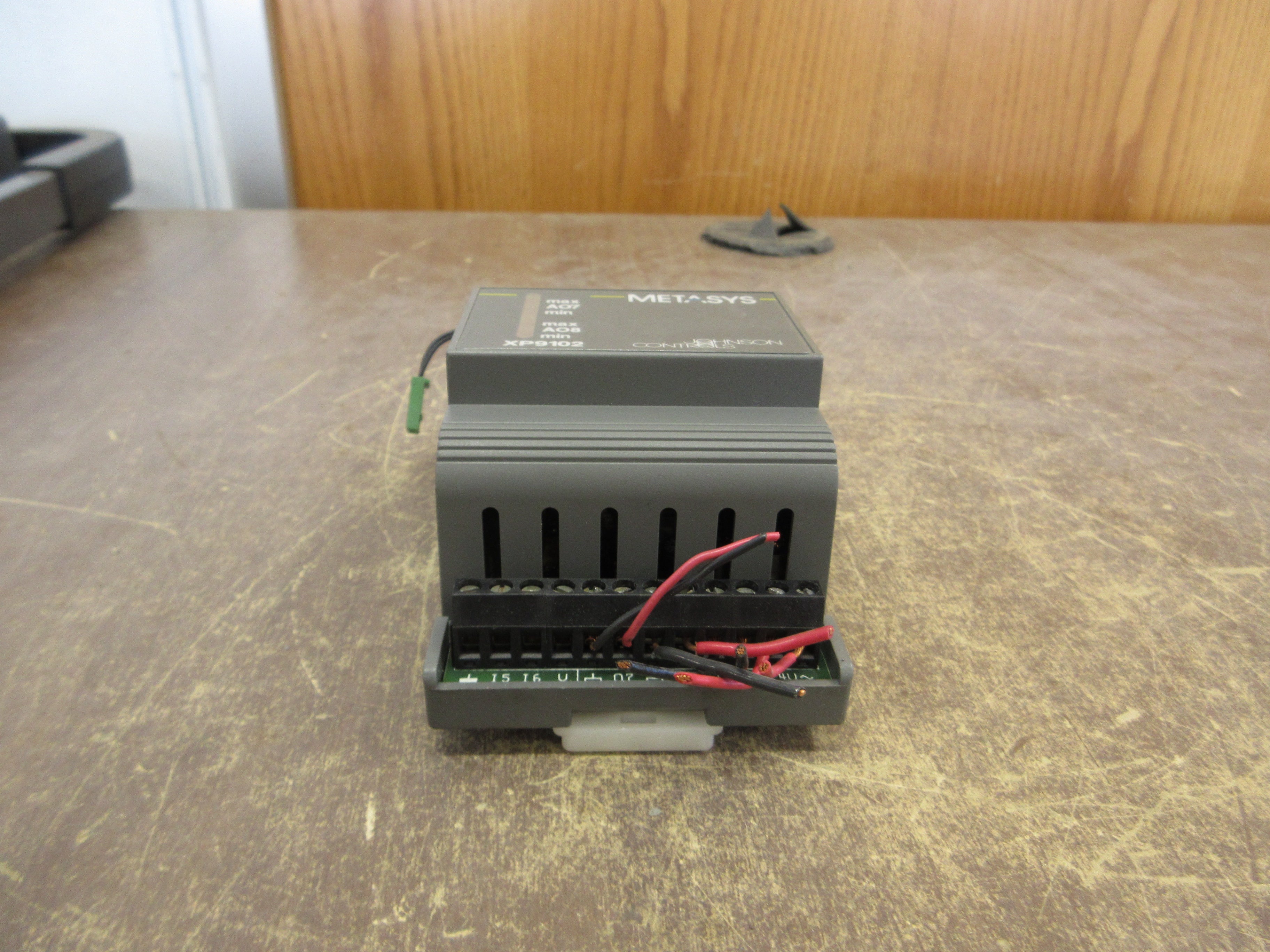 Johnson Controls Metasys Expansion Module XP-9102-8204 *No Terminal Covers* Used