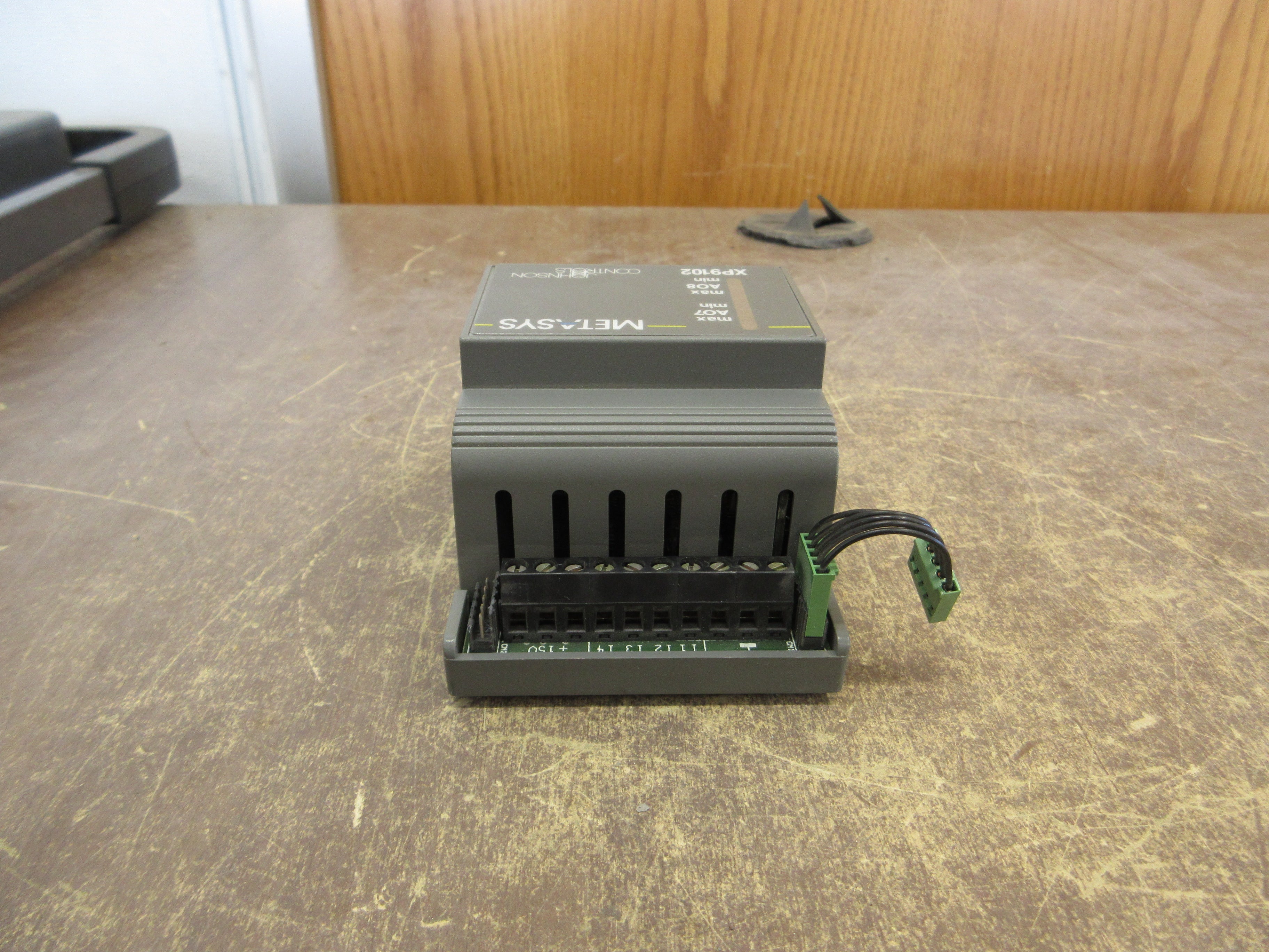 Johnson Controls Metasys Expansion Module XP-9102-8204 *No Terminal Covers* Used