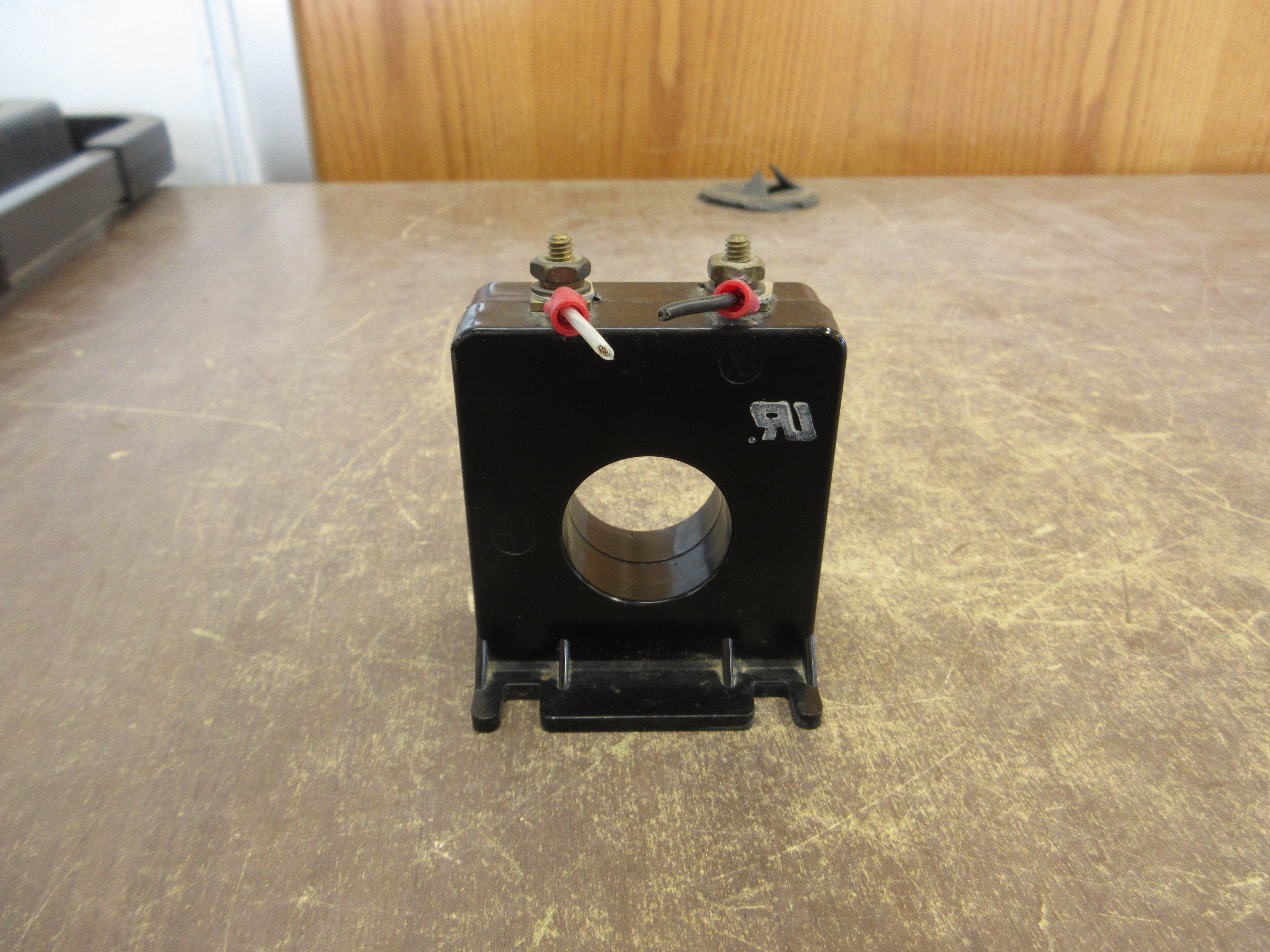 Instrument Transformer 2 SFT-201-0.2 Ratio 200:0.2A 600V 50-400Hz 10kV BIL Used