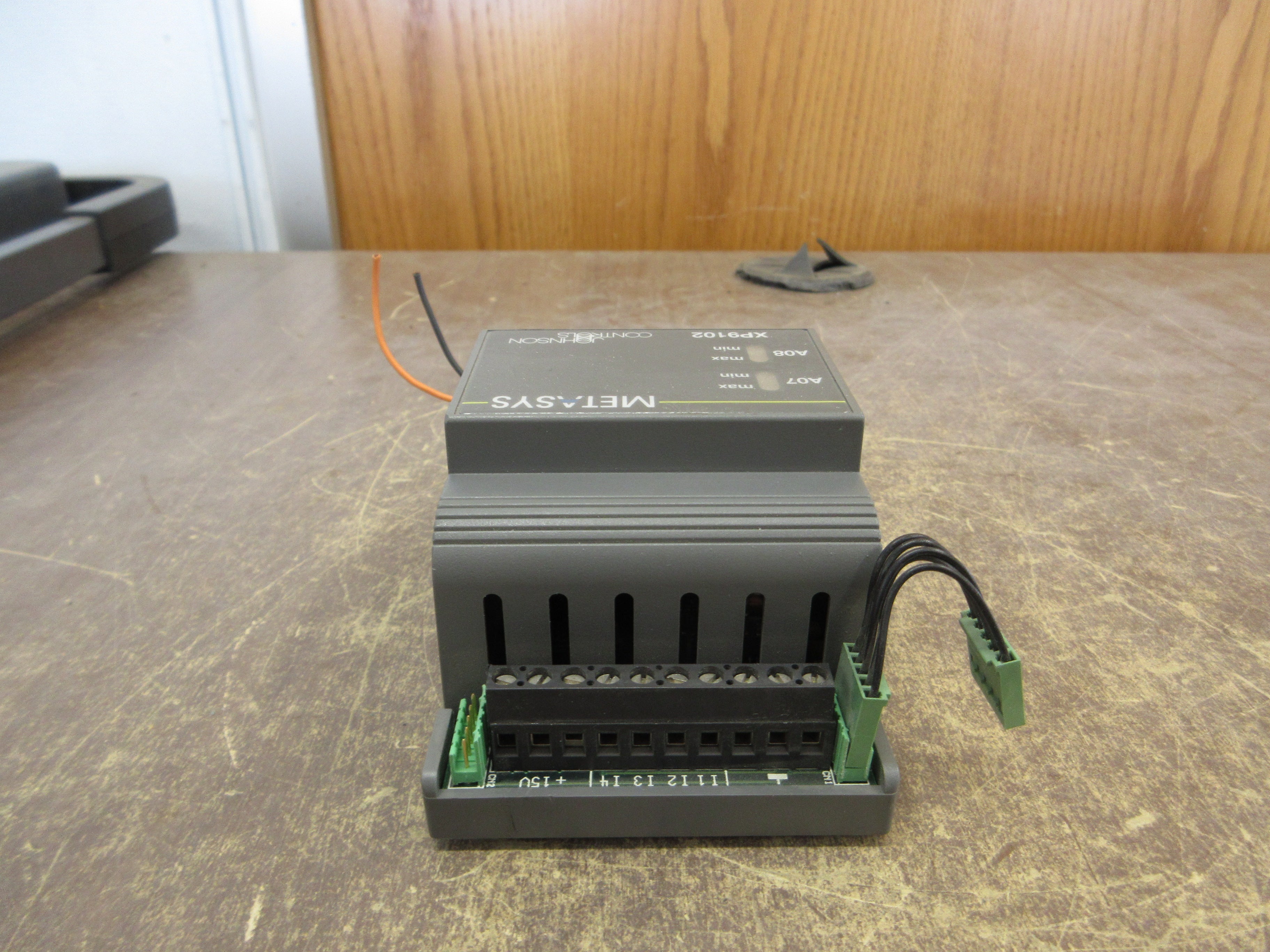 Johnson Controls Metasys Expansion Module XP-9102-8304 *No Terminal Covers* Used