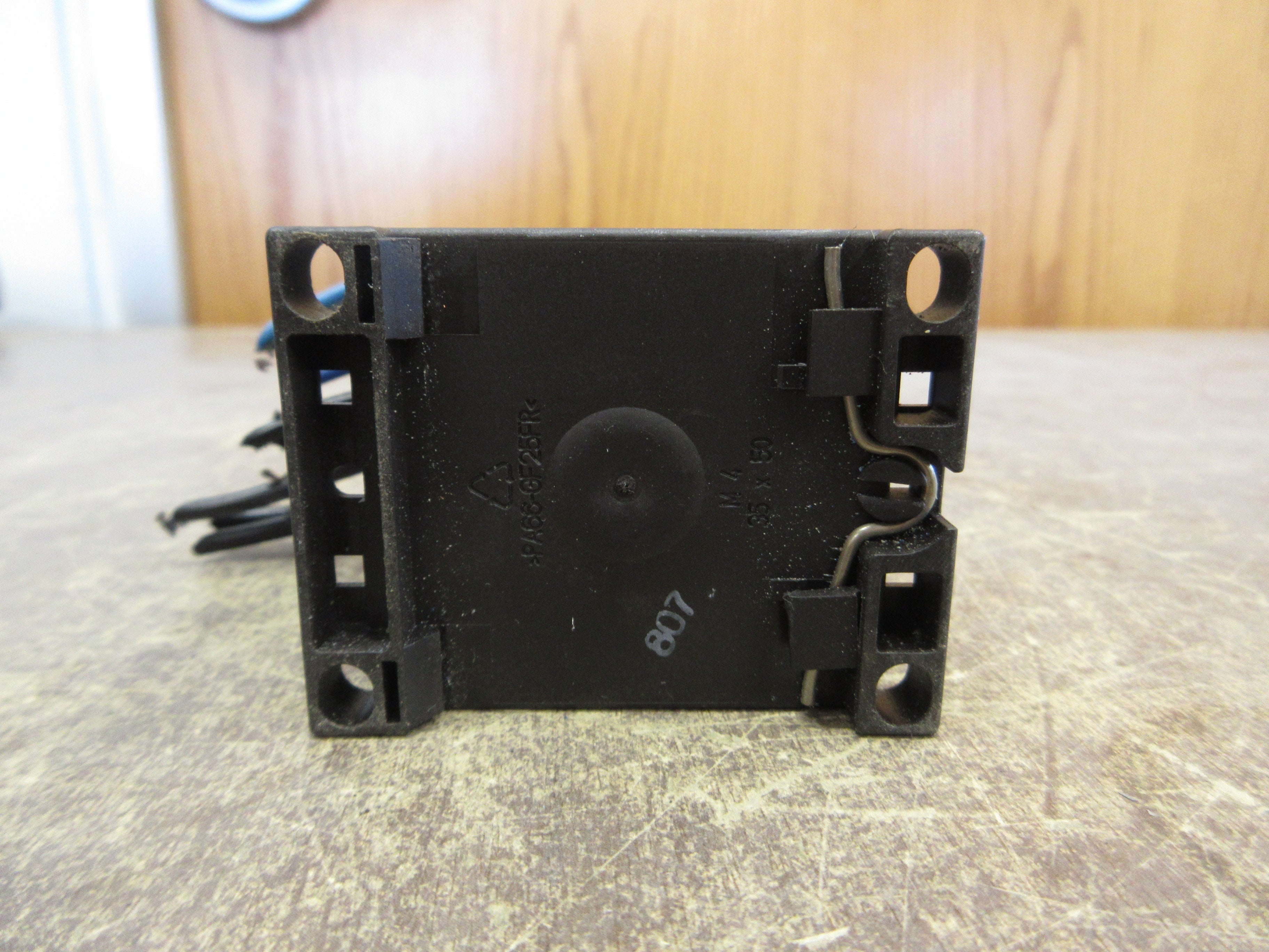 Siemens Sirius Contactor 3RT1016-1BB42 24VDC Coil 20A 600V *Scraped Front* Used
