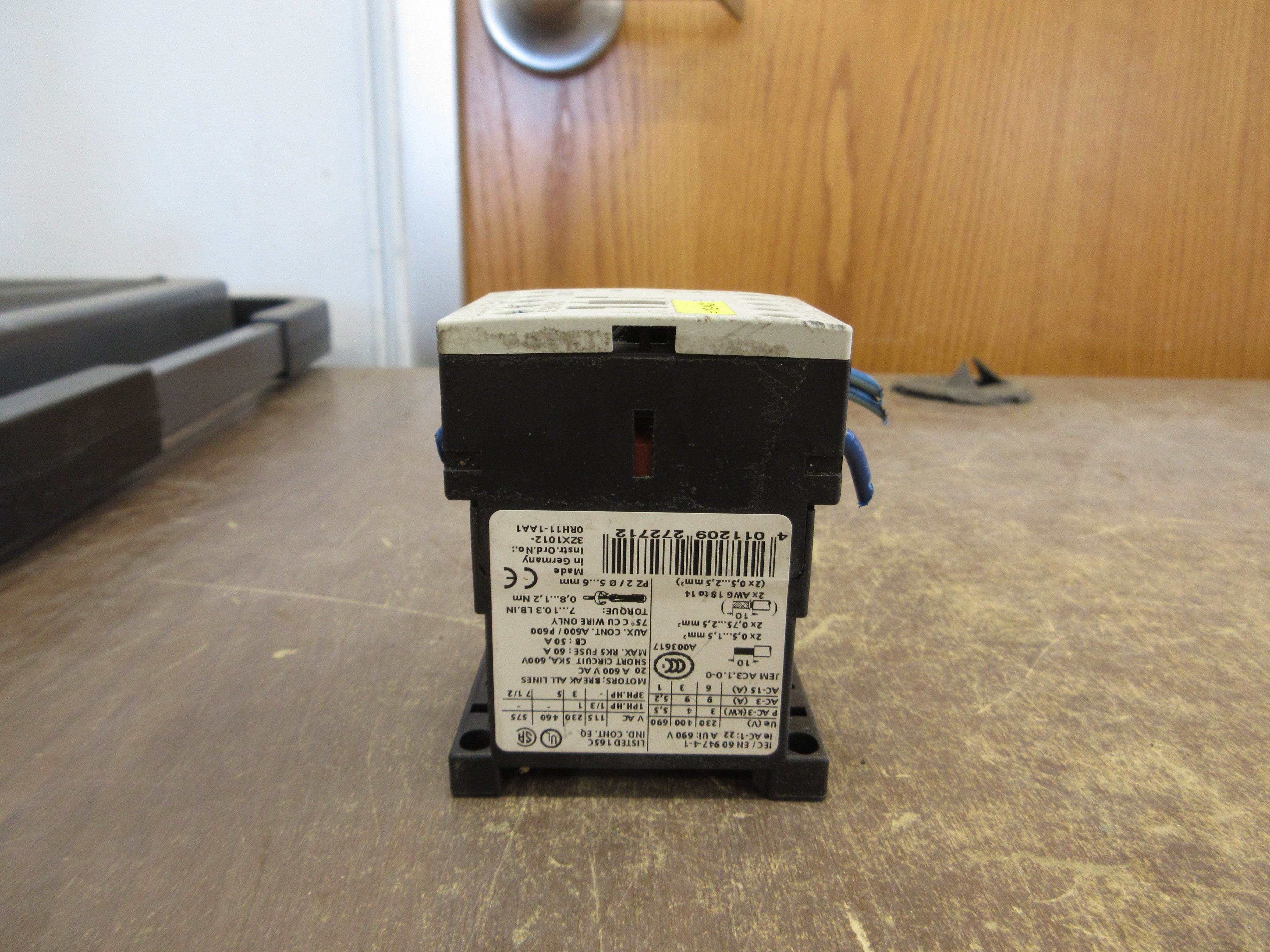 Siemens Sirius Contactor 3RT1016-1BB42 24VDC Coil 20A 600V *Scraped Front* Used
