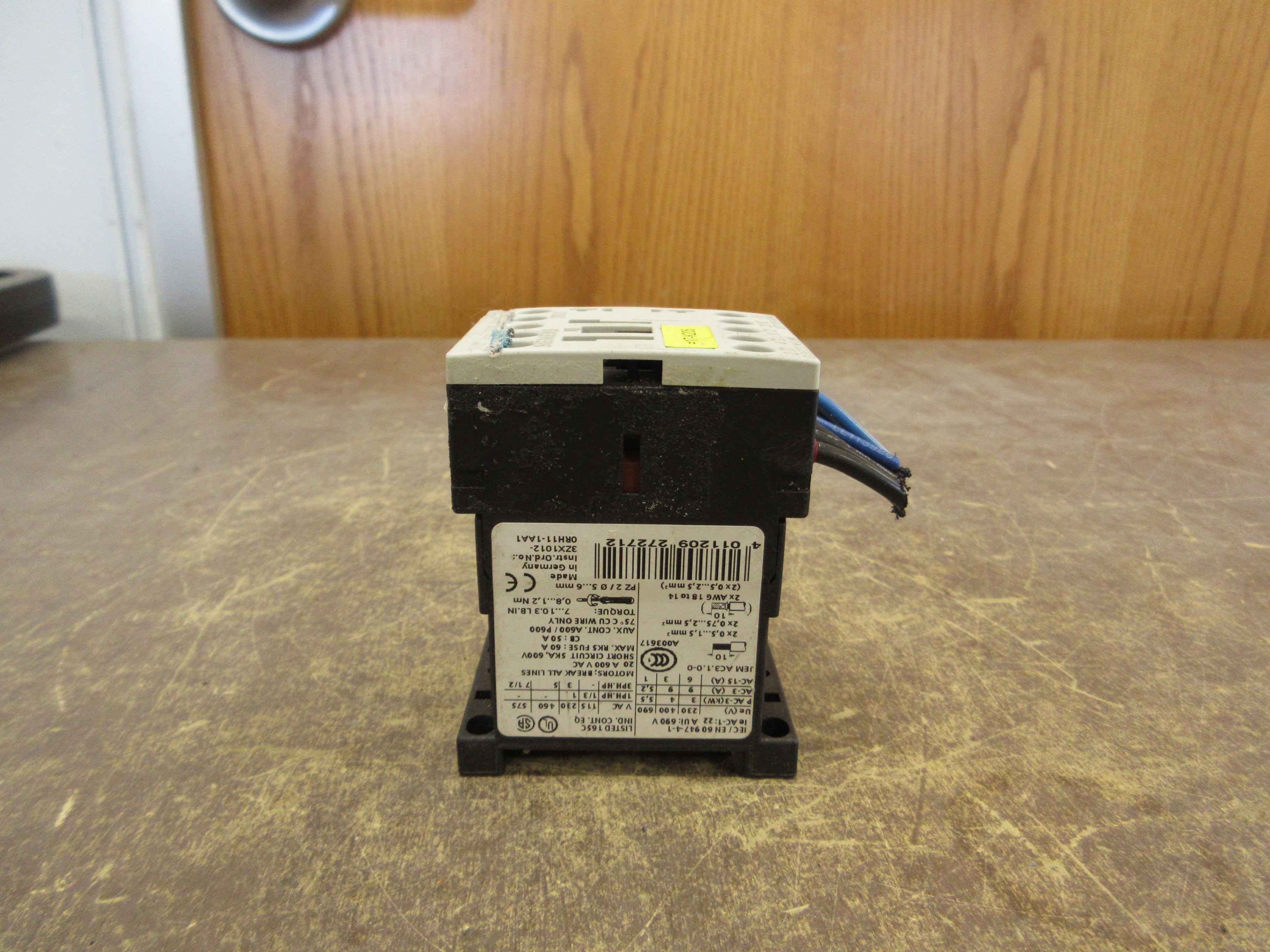 Siemens Sirius Contactor 3RT1016-1BB42 24VDC Coil 20A 600V *Scraped Front* Used