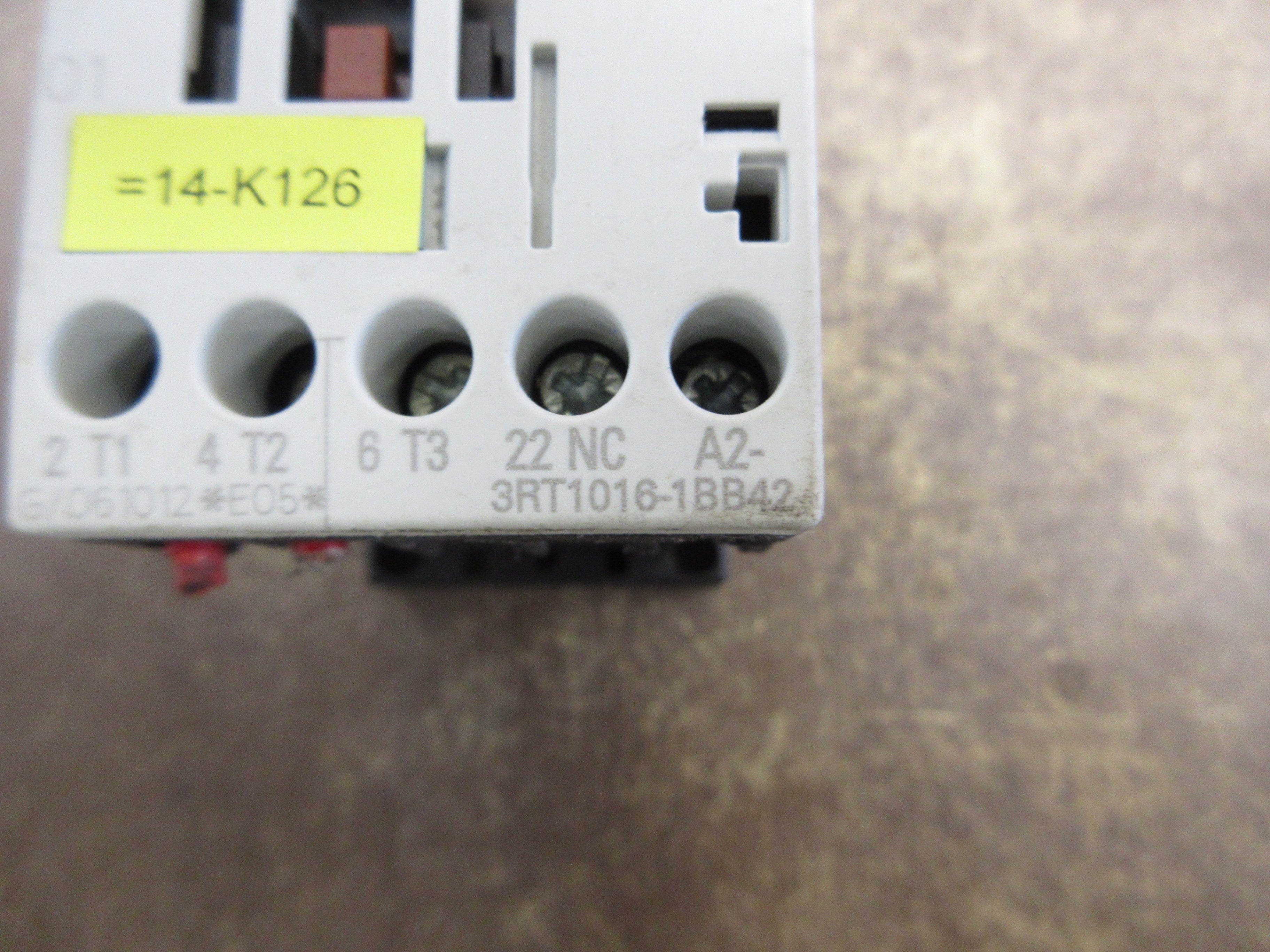 Siemens Sirius Contactor 3RT1016-1BB42 24VDC Coil 20A 600V Used