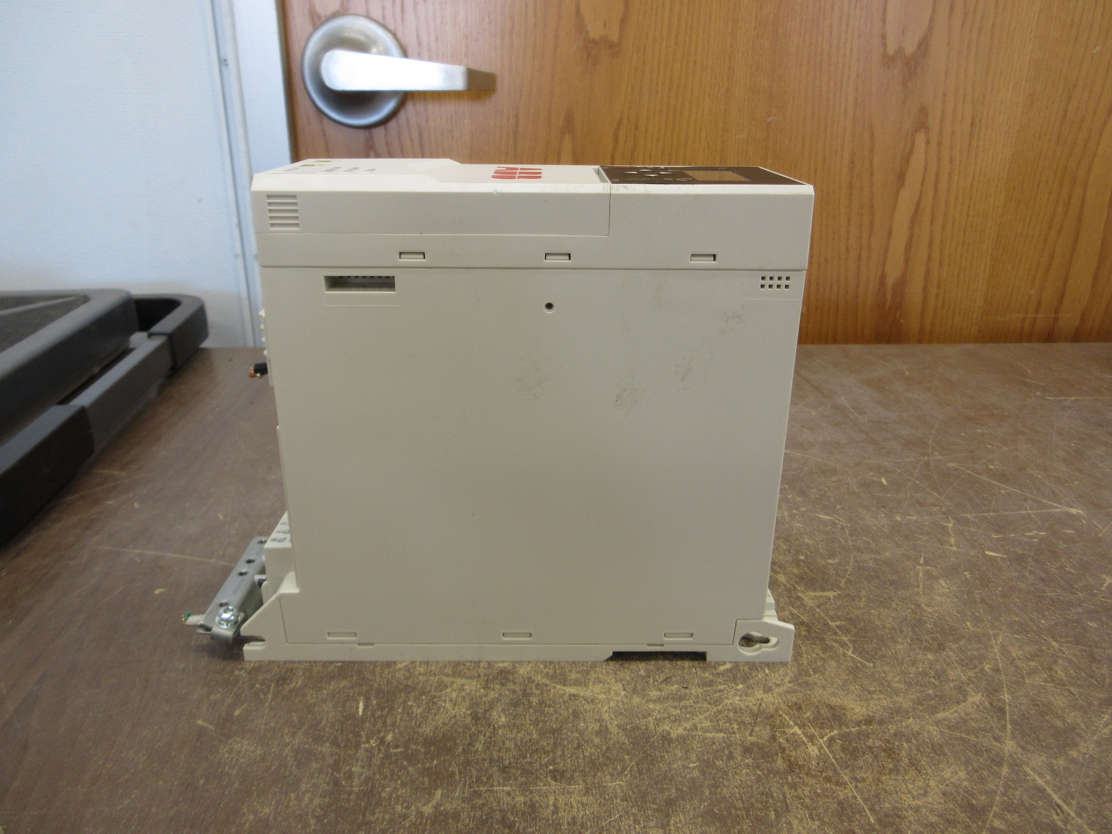 ABB ACS380 AC Drive ACS380-040C-01A8-4+K475 0.75HP 3Ph Used