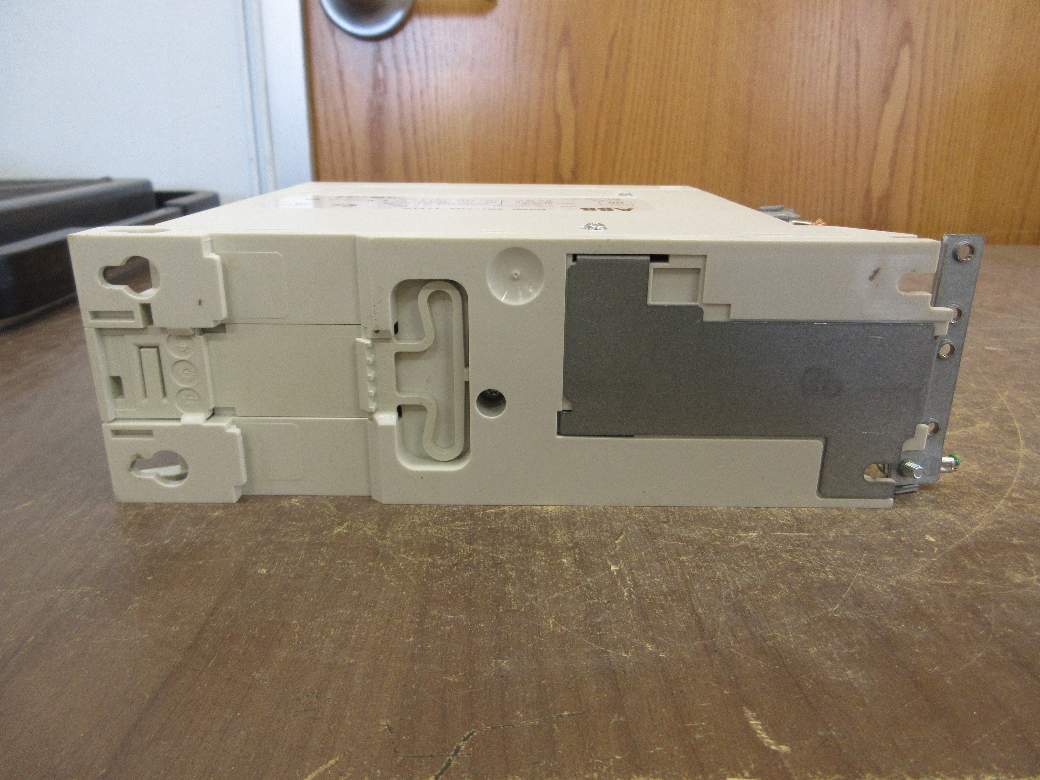 ABB ACS380 AC Drive ACS380-040C-01A8-4+K475 0.75HP 3Ph Used