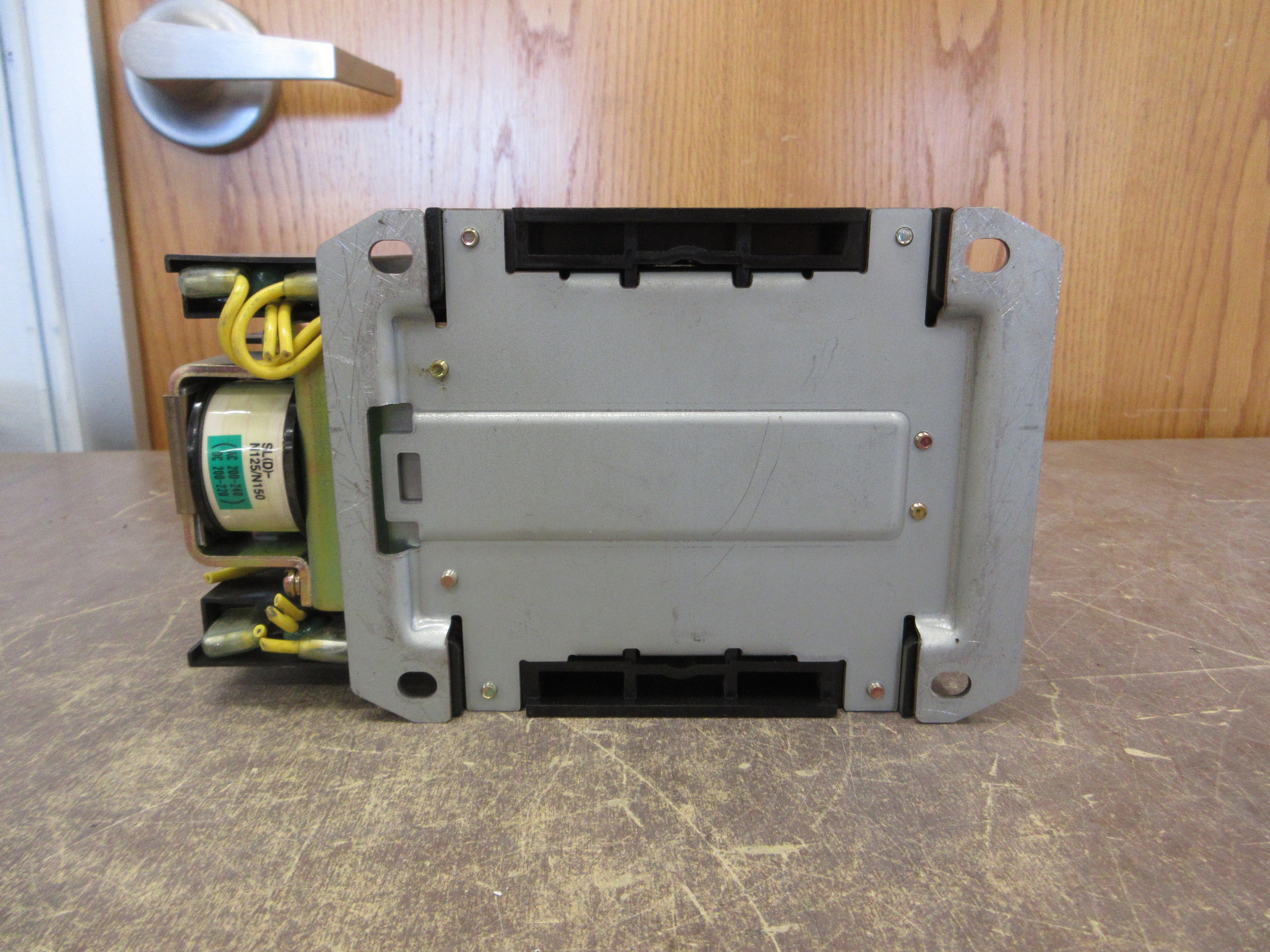 Mitsubishi Latch Contactor SL-N150UR 200-240VAC/200-220VDC Coil 150A 600V Used