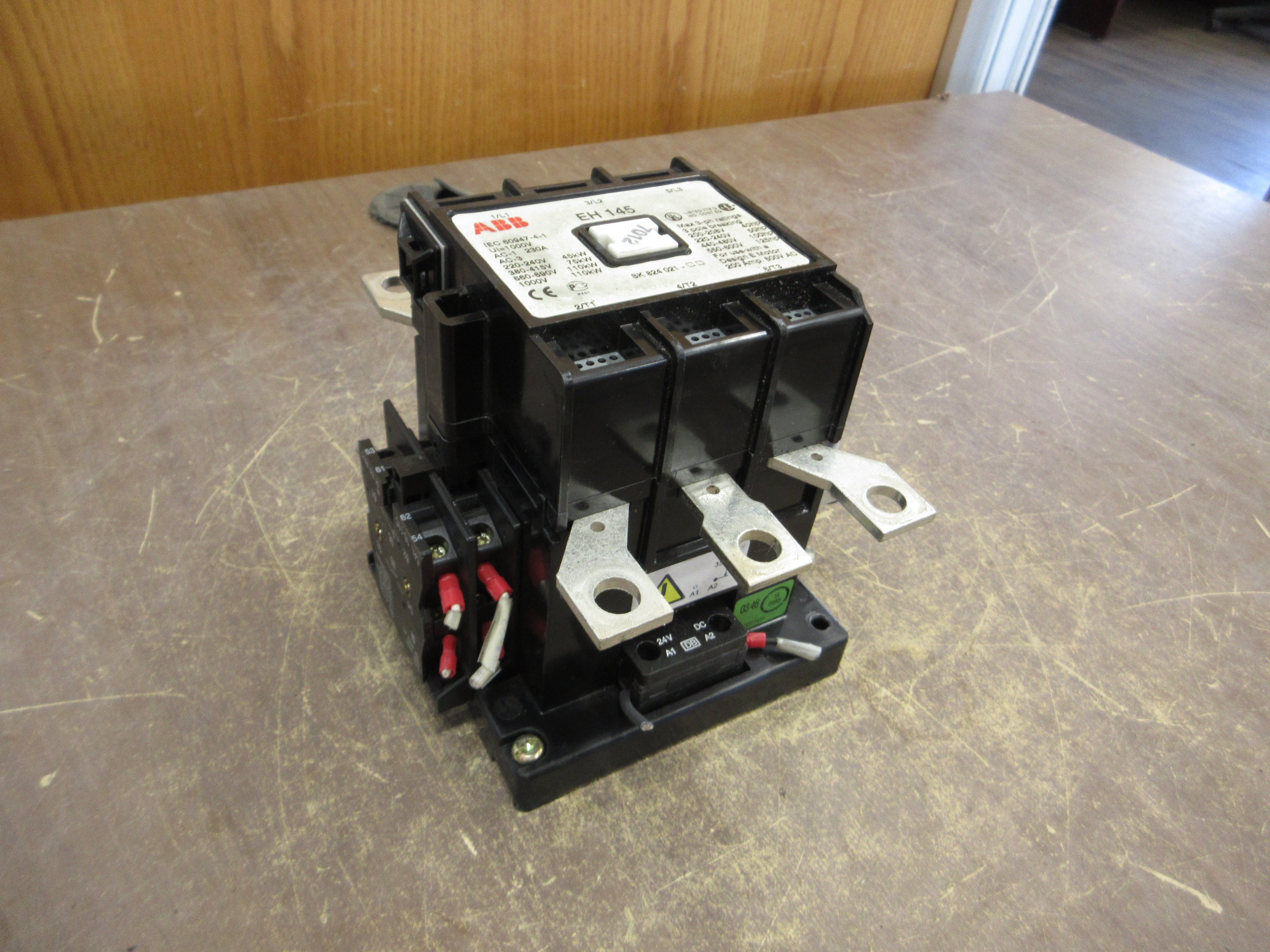 ABB Contactor EH 145 24VDC Coil 200A 600V *Chipped Corner* Used