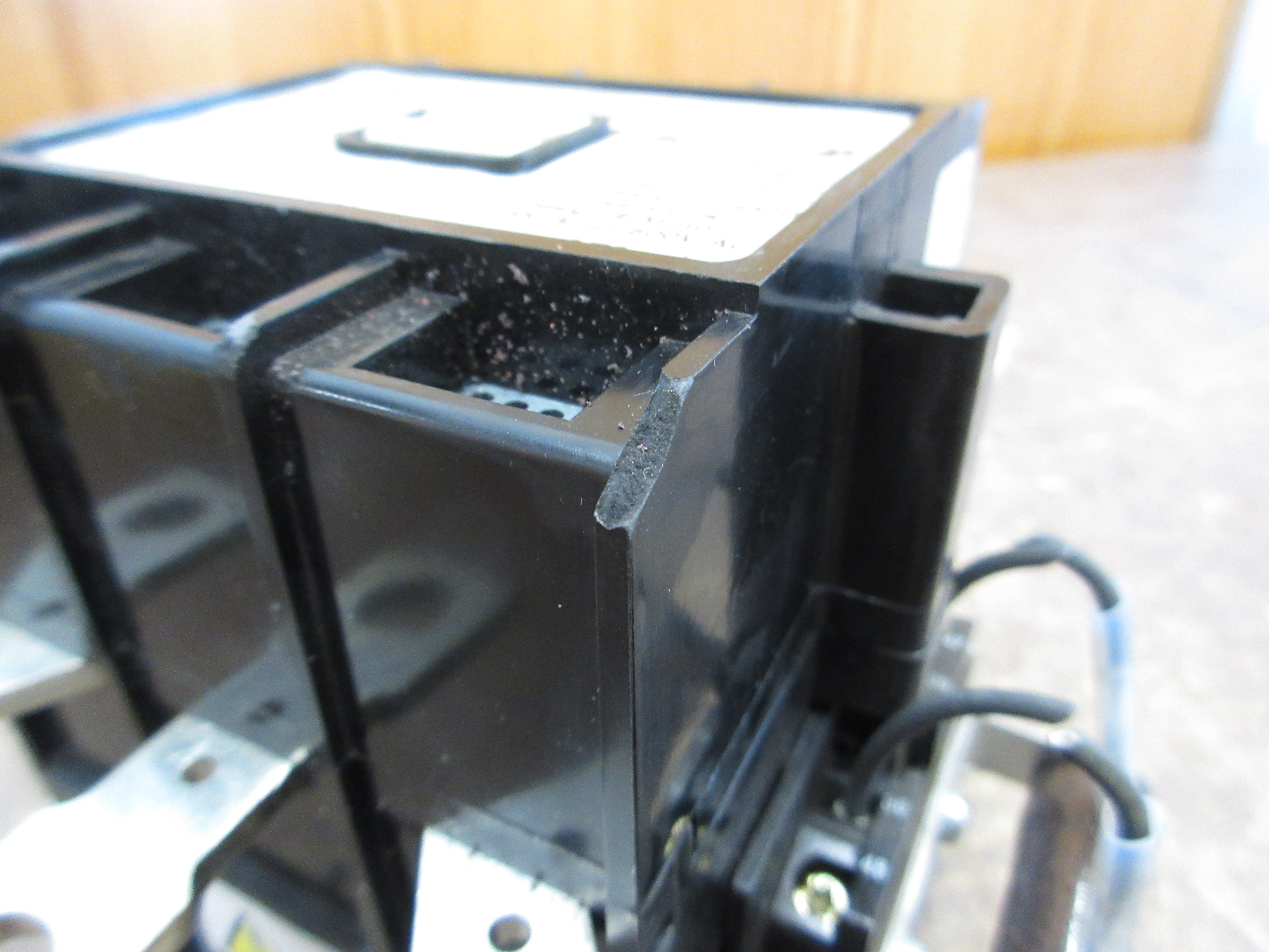 ABB Contactor EH 145 24VDC Coil 200A 600V *Chipped Corner* Used