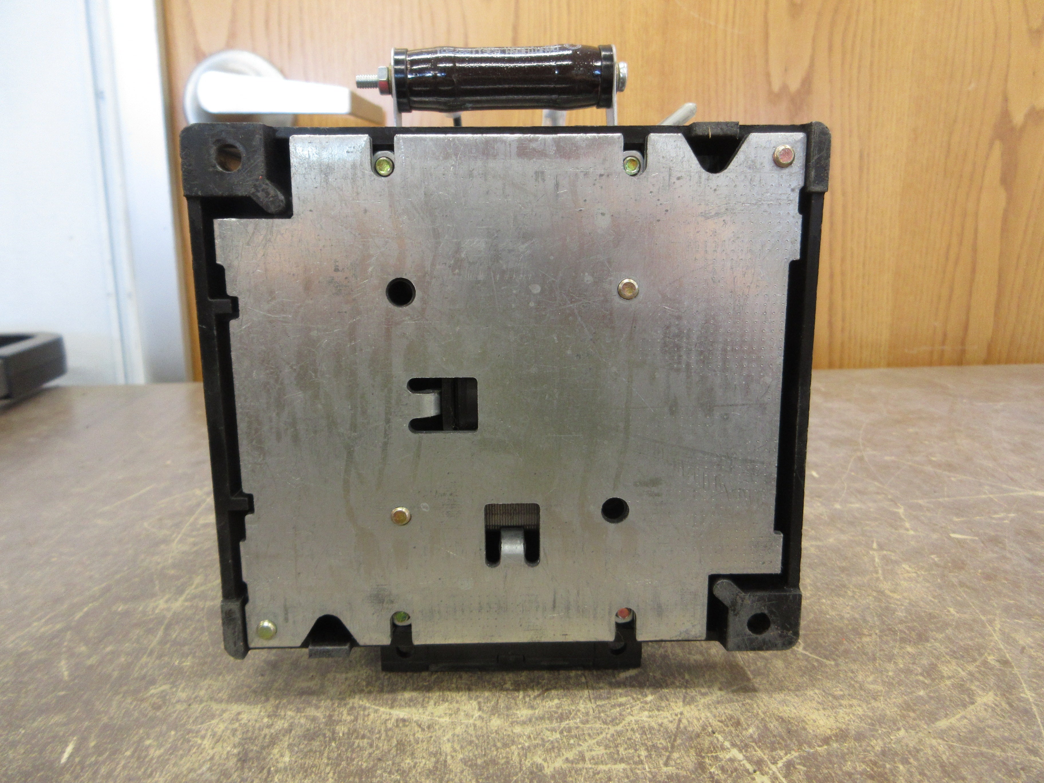 ABB Contactor EH 145 24VDC Coil 200A 600V *Chipped Corner* Used