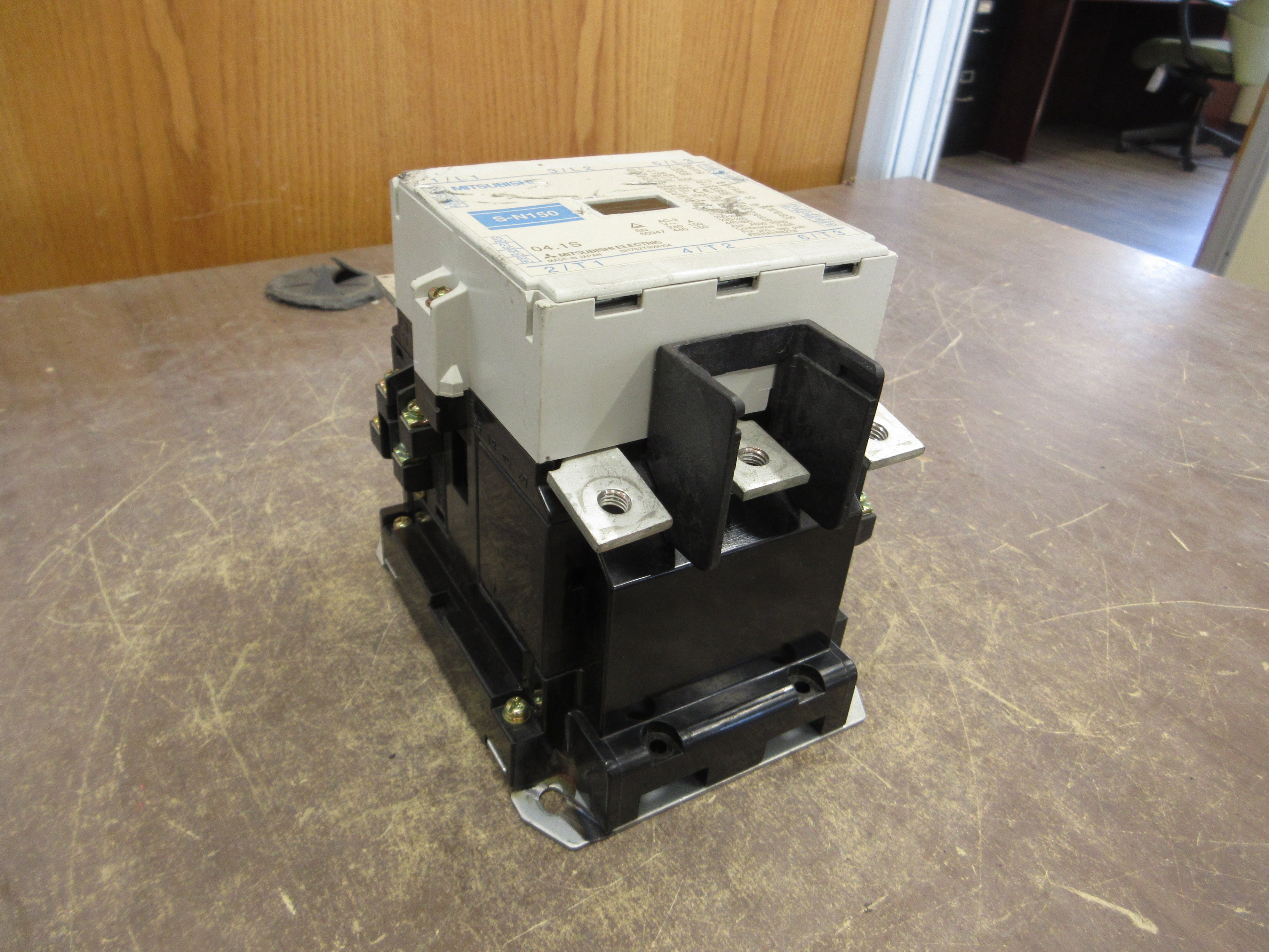 Mitsubishi Contactor S-N150 200-240V Coil 150A 600V 3P *Scraped Top* Used