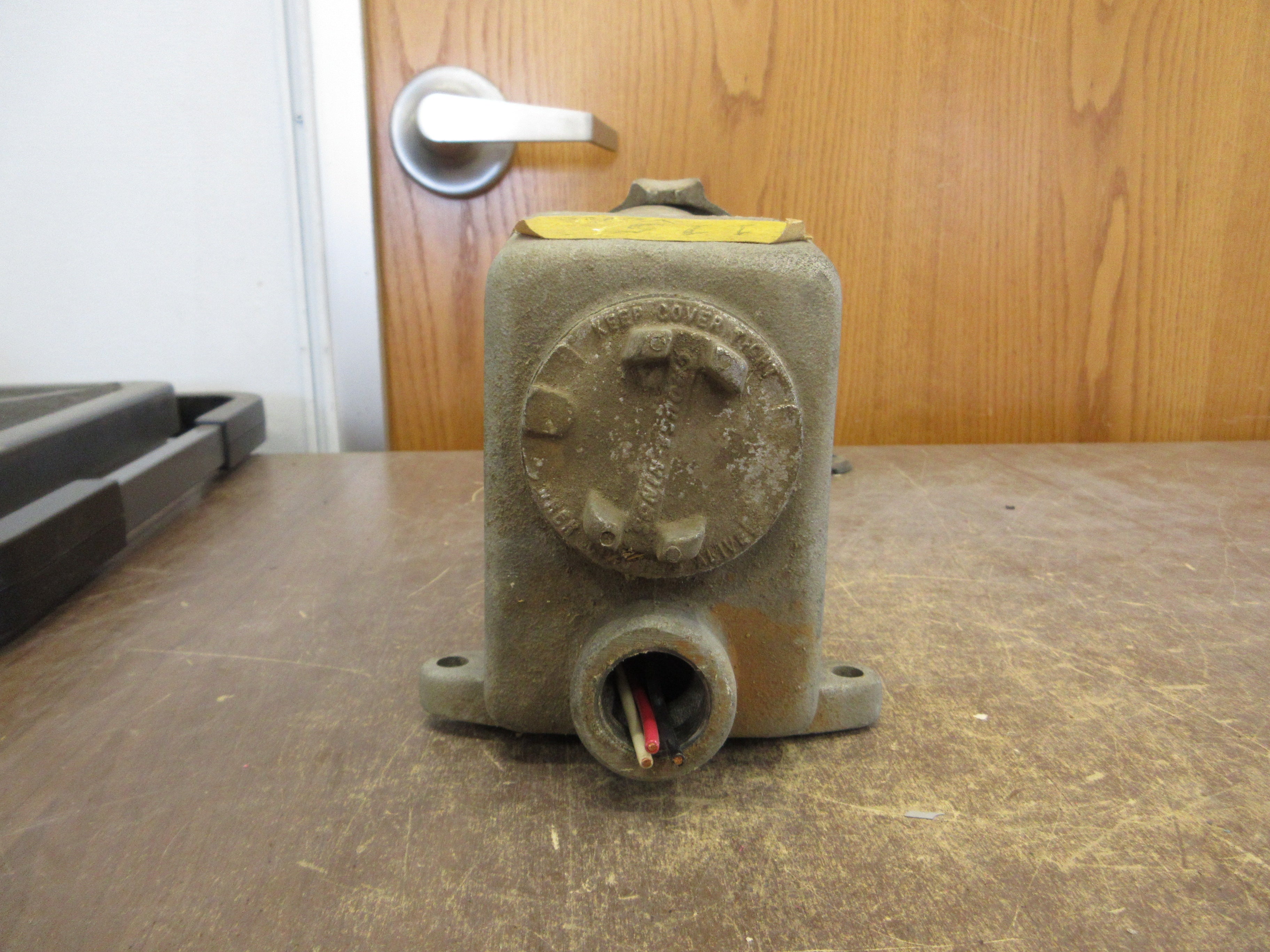 Crouse-Hinds Arktite Receptacle CESD2214NX Model M4 30A 230/460V 60Hz 3Ph Used