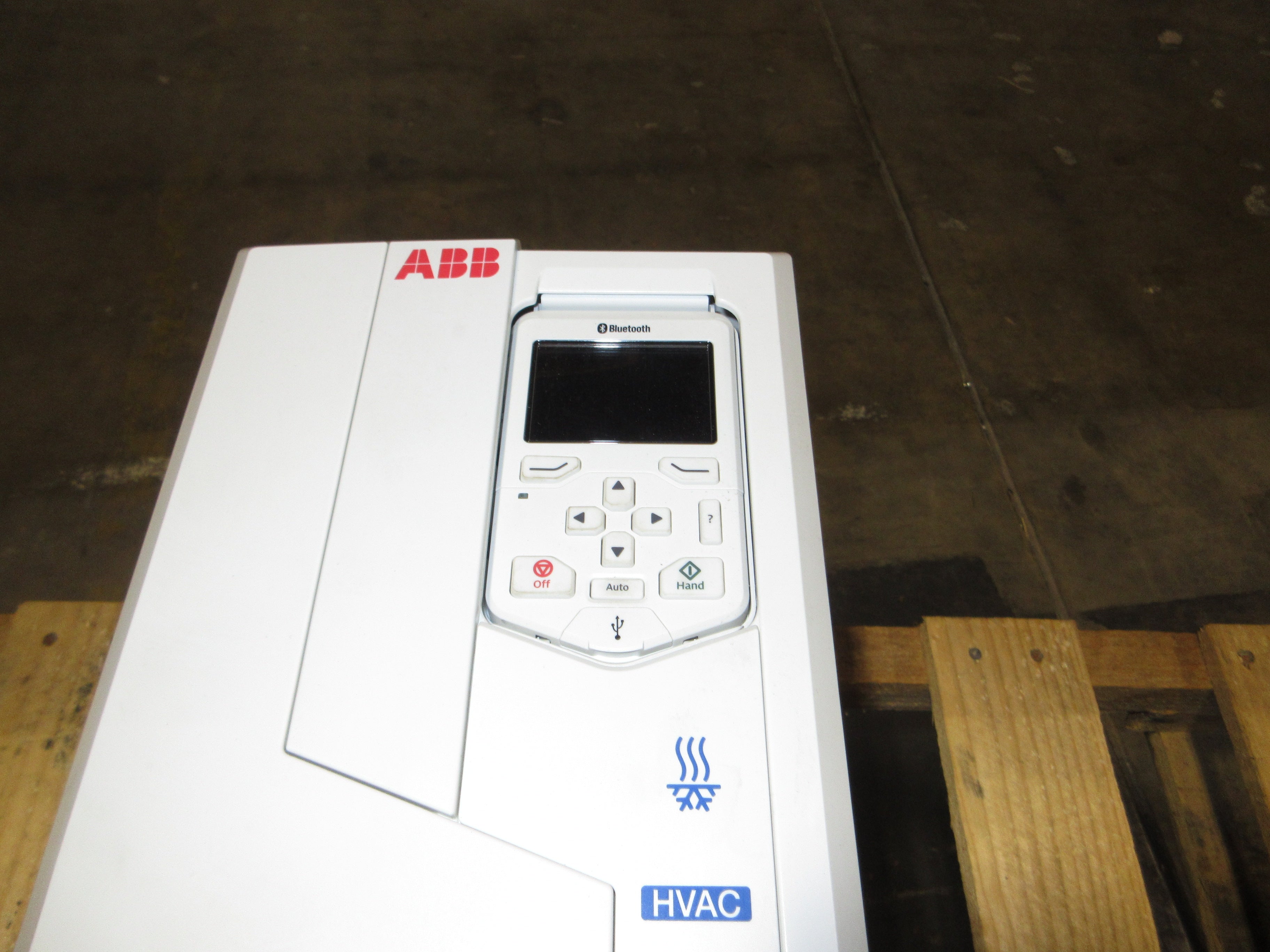 ABB ACH580 AC Drive w/ Disconnect ACH580-PDR-052A-4+J429 40HP 3Ph w/ Keypad Used
