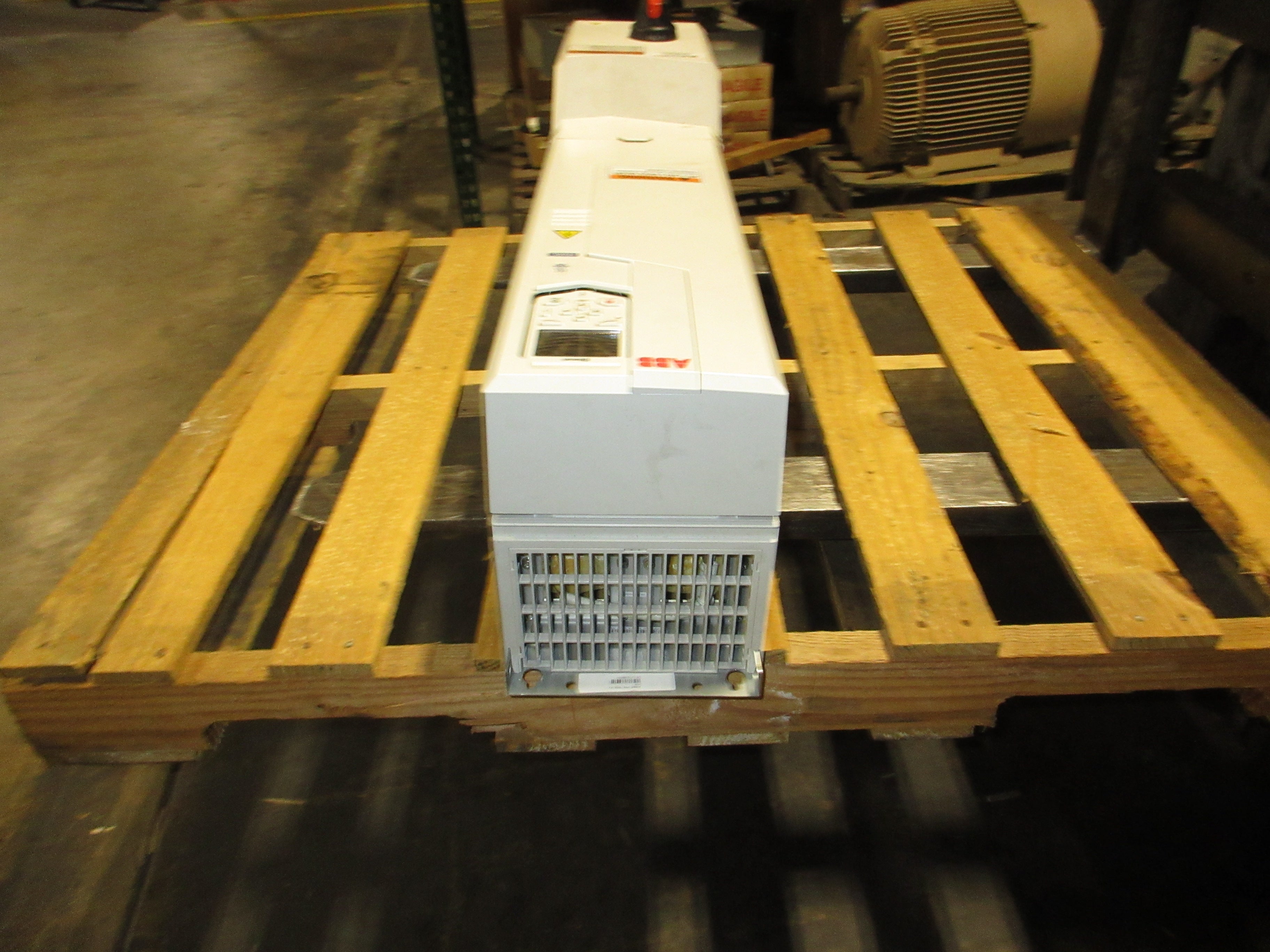 ABB ACH580 AC Drive w/ Disconnect ACH580-PDR-052A-4+J429 40HP 3Ph w/ Keypad Used