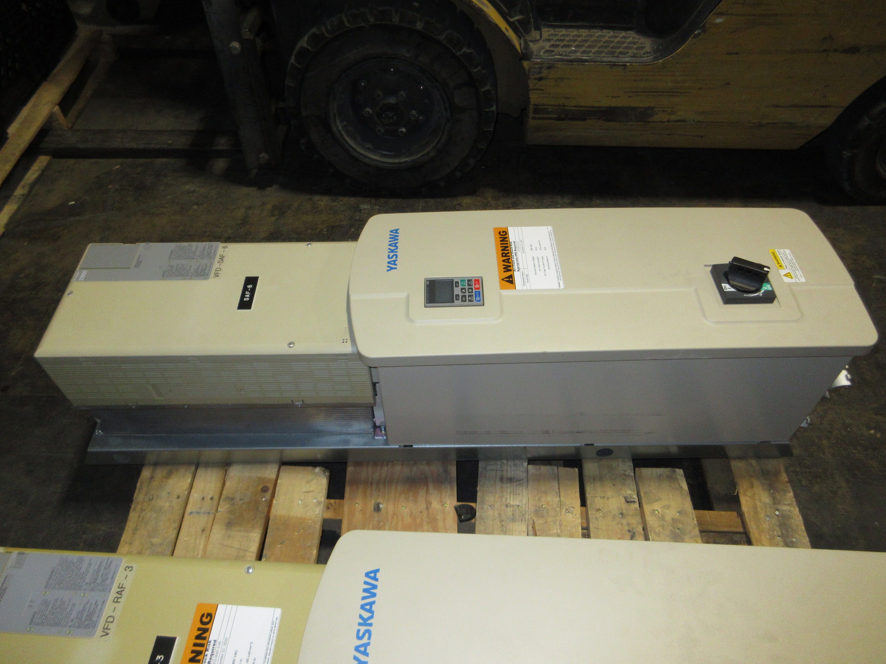 Yaskawa Z1000 AC Drive w/ Bypass Z1B1B065PMB 50HP 3Ph w/ Keypad Used