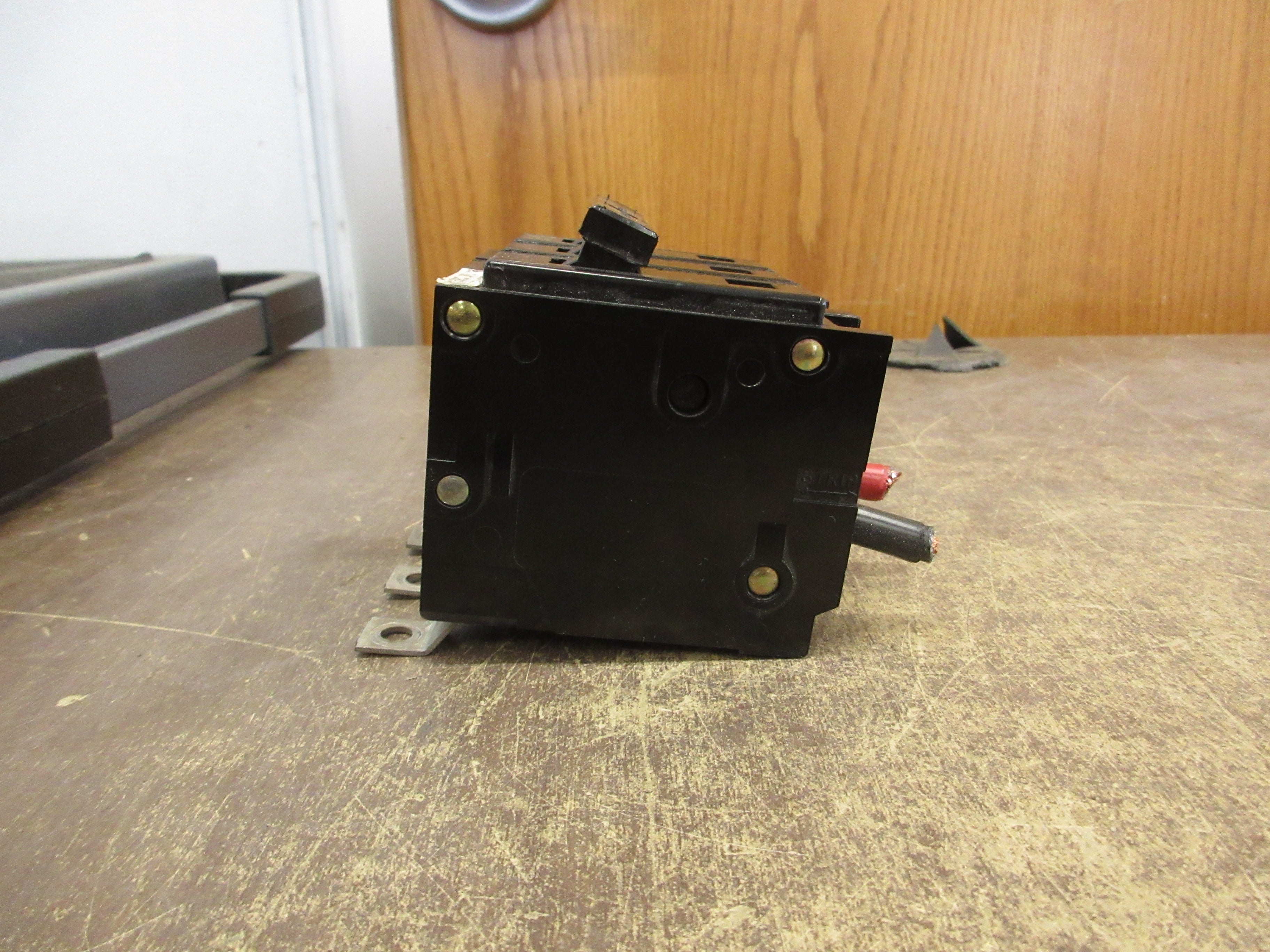 Cutler-Hammer Type BA Bolt-On Circuit Breaker BAB3060H 60A 240V 3P Used