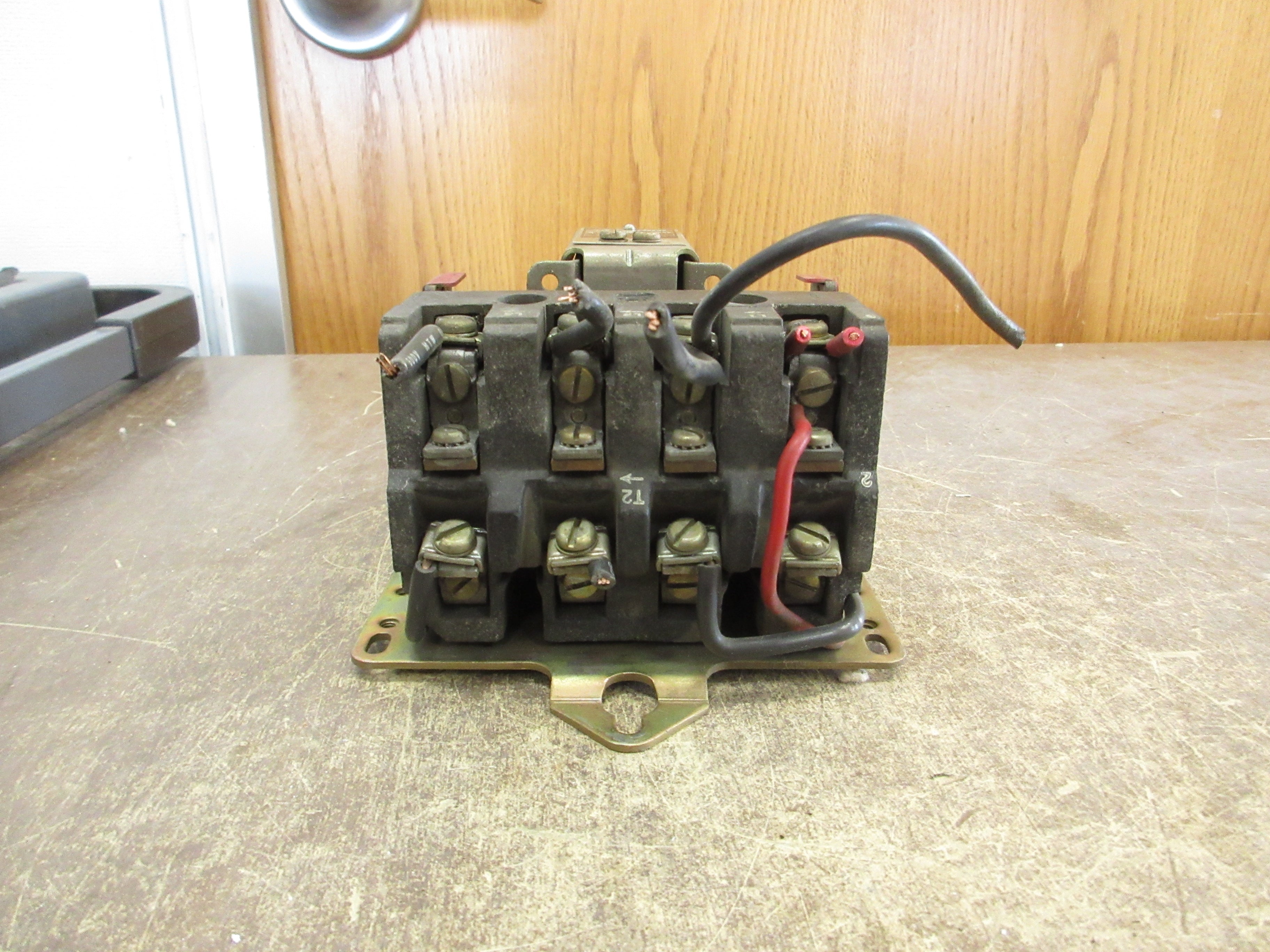 Square D Size 1 Starter 8536 CO-3 S Ser. B 120V Coil 600V Used