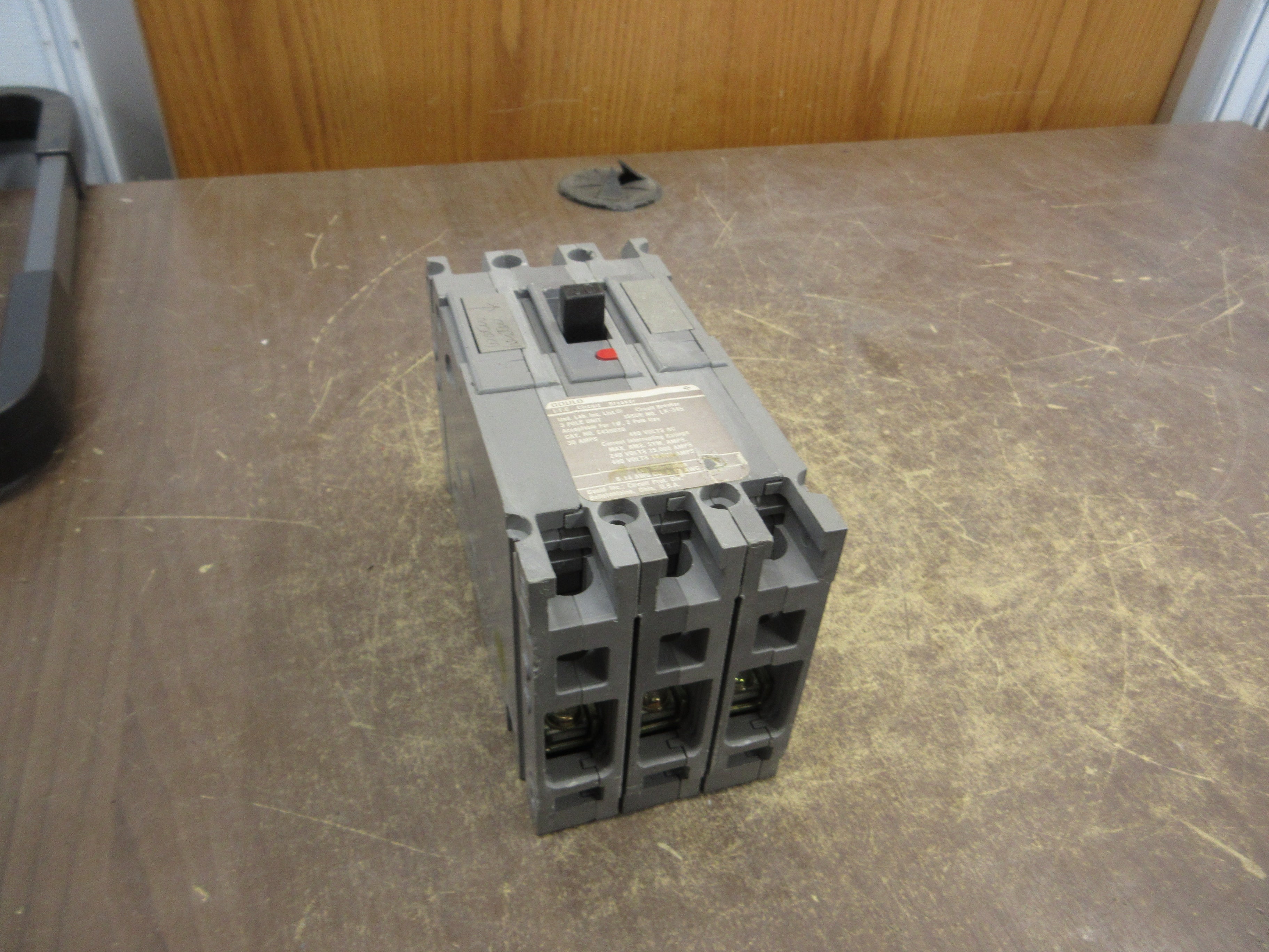 Gould ITE Circuit Breaker E43B030 30A 480V 3P Used