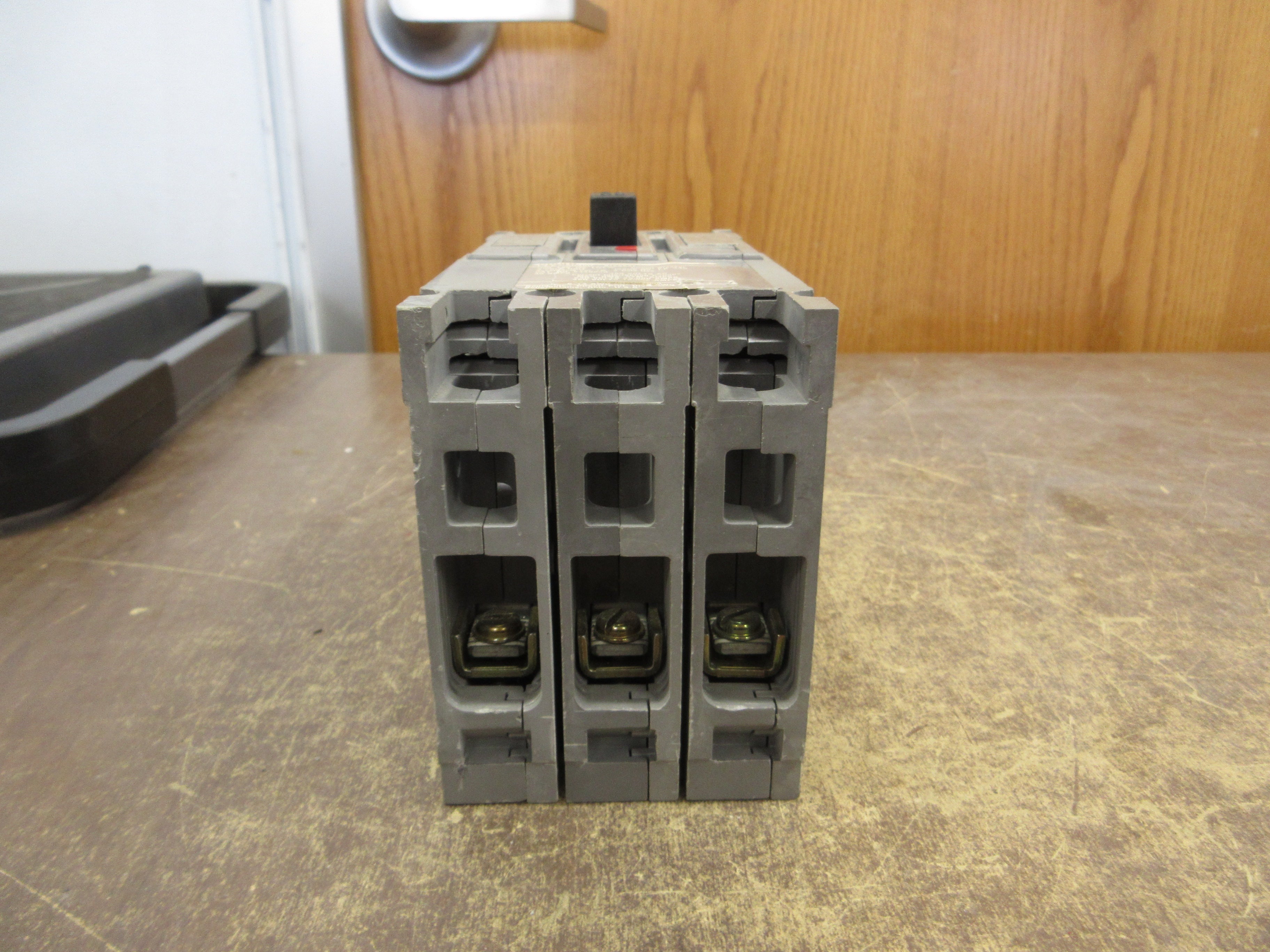 Gould ITE Circuit Breaker E43B030 30A 480V 3P Used