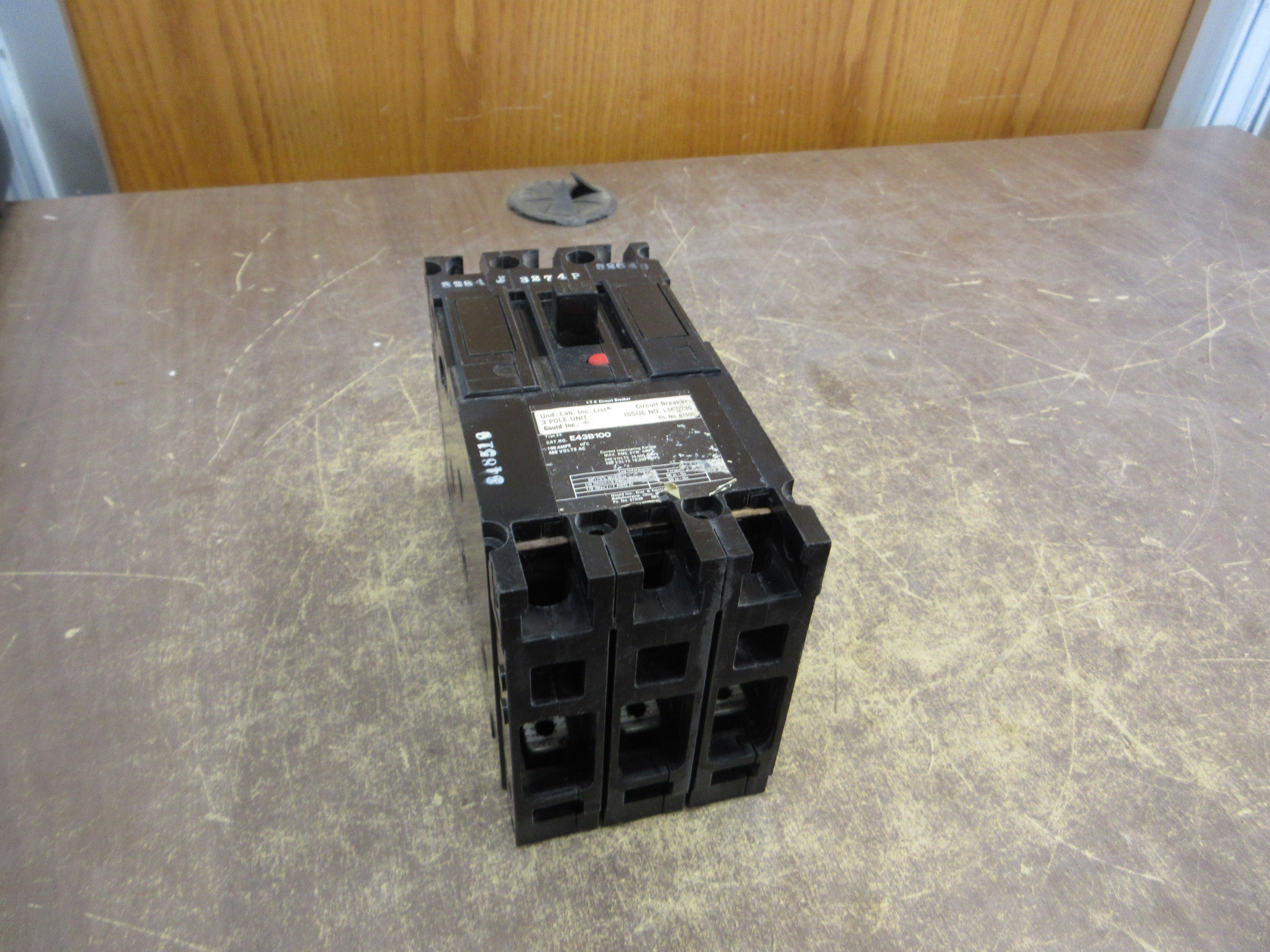 Gould ITE Circuit Breaker E43B100 100A 480V 3P Used