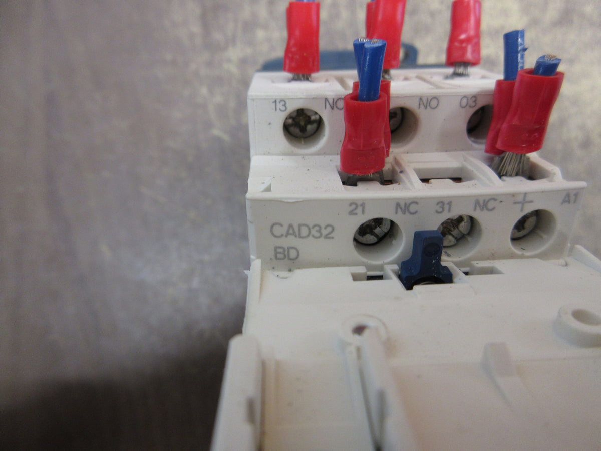 Schneider Electric Time Delay Relay LADR2 CAD32BD 24VDC Coil Range: 0.1-30s Used