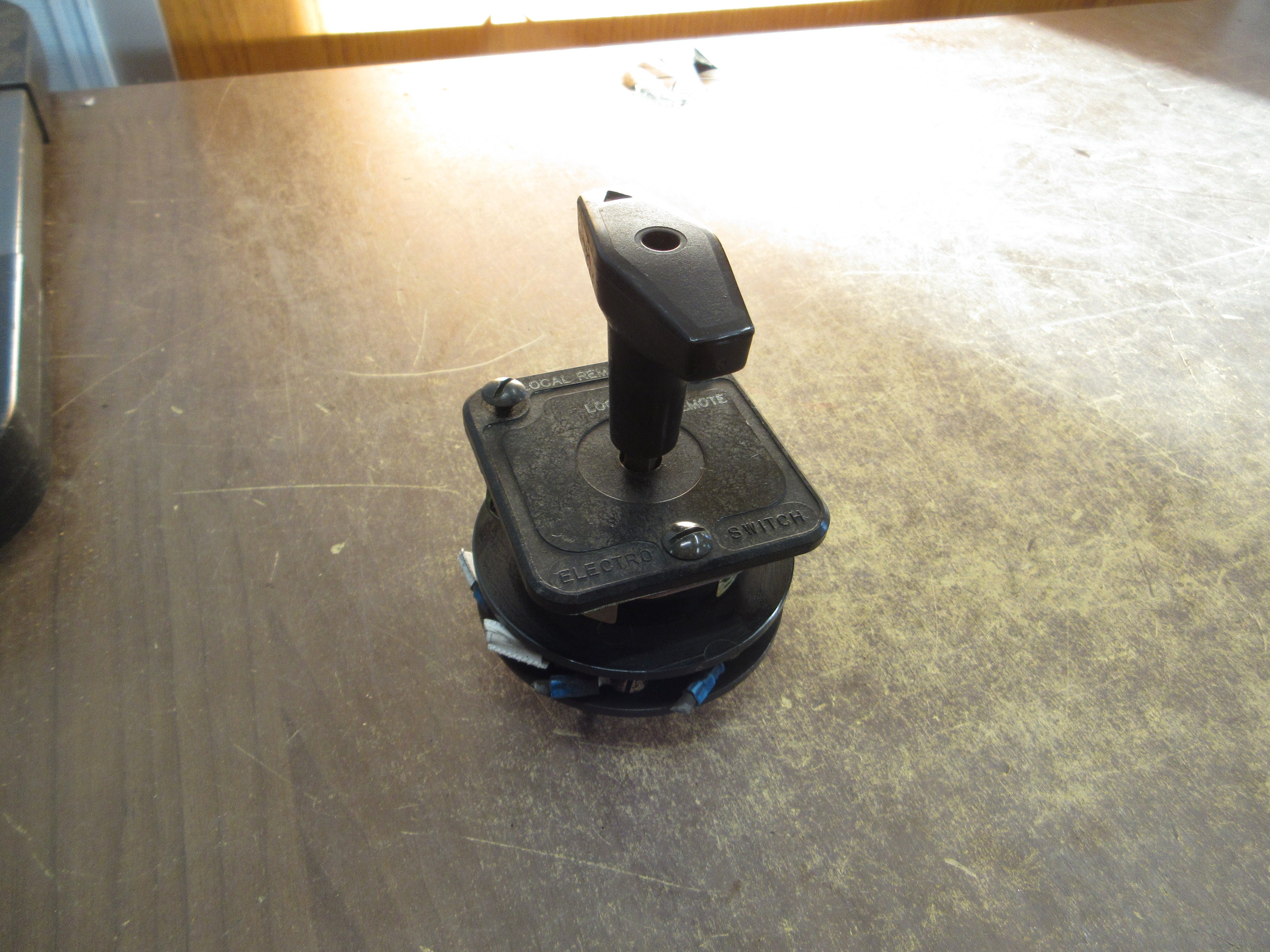 Electroswitch Series 24 Local Remote SW Rotary Switch 24201D 9221 Used
