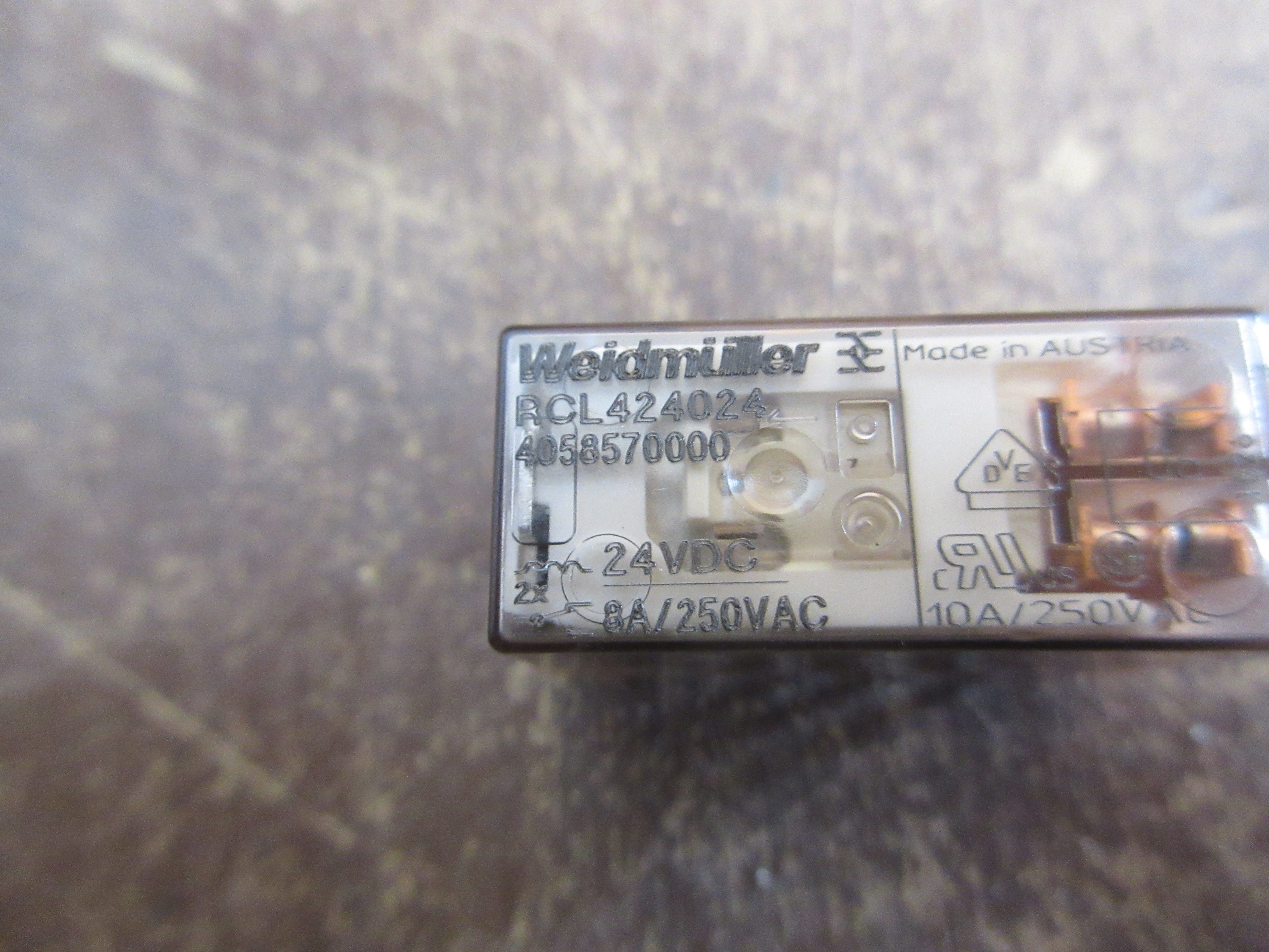 Weidmuller RCL424024 Relay 4058570000 24VDC Coil w/ Base Used