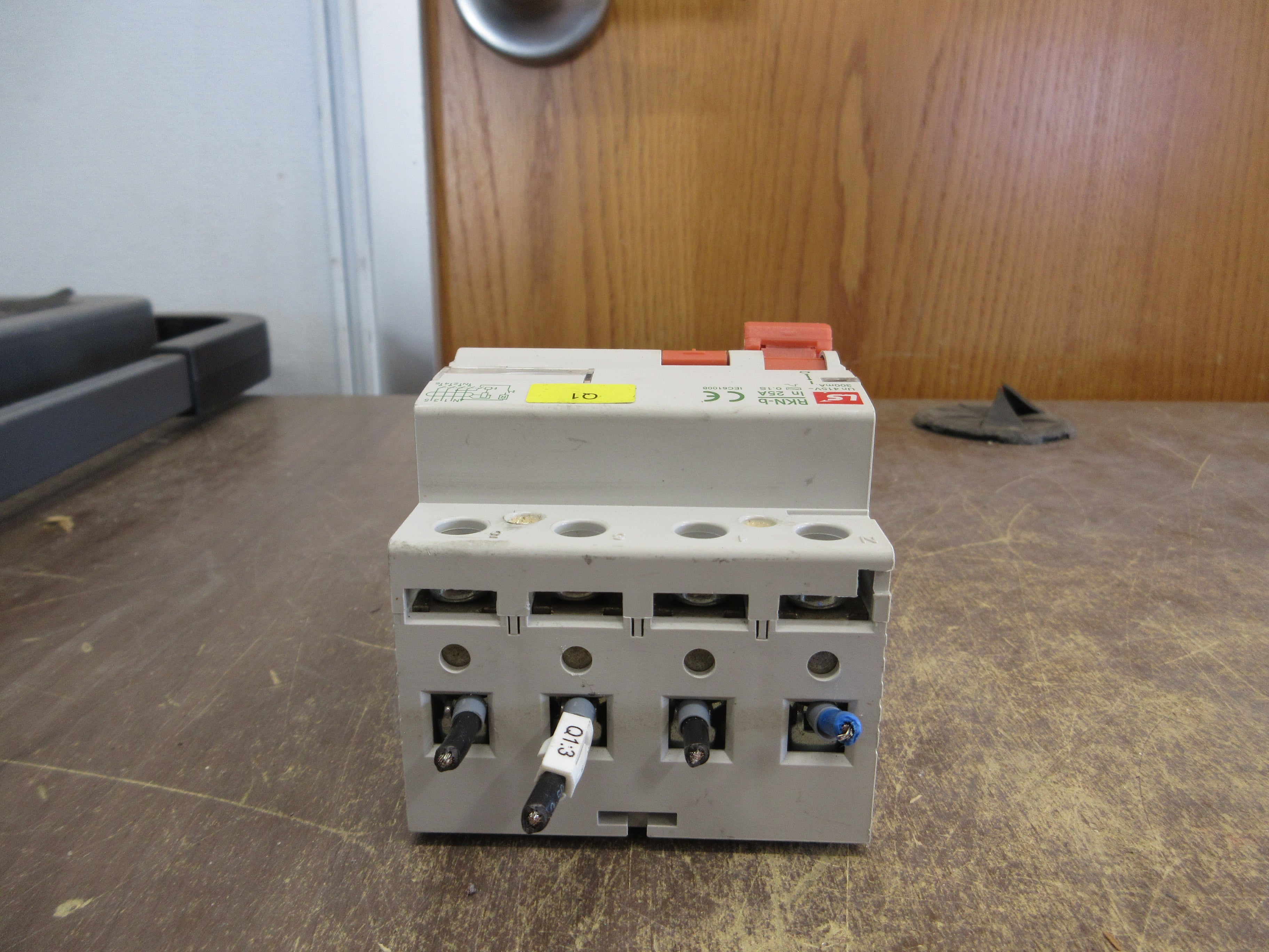 LS Residual Current Circuit Breaker RKN-b In 25A 415V 25A 4P Used