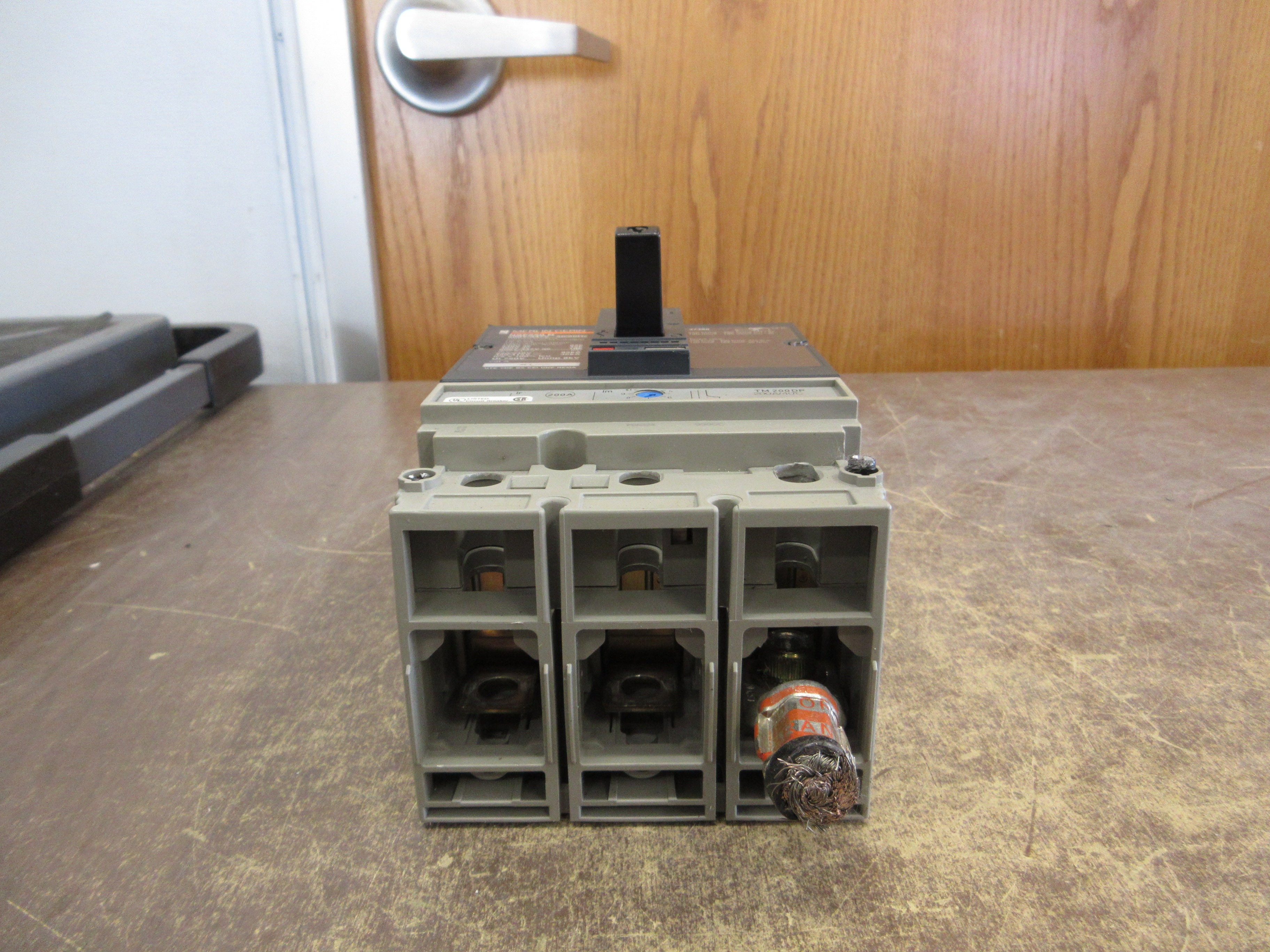 Merlin Gerin Circuit Breaker NSF250 N 200A 600V 3P *Cracked* Used