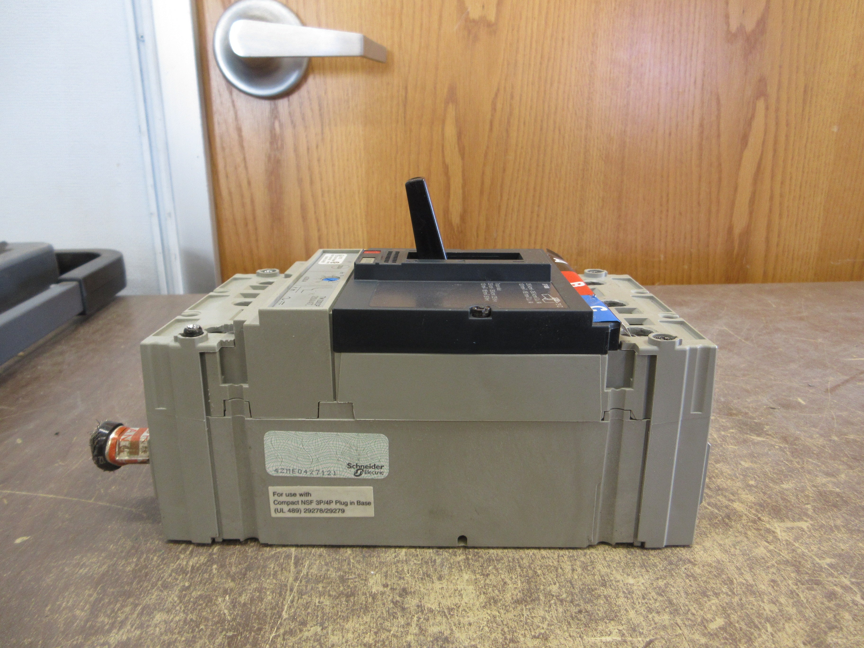 Merlin Gerin Circuit Breaker NSF250 N 200A 600V 3P *Cracked* Used