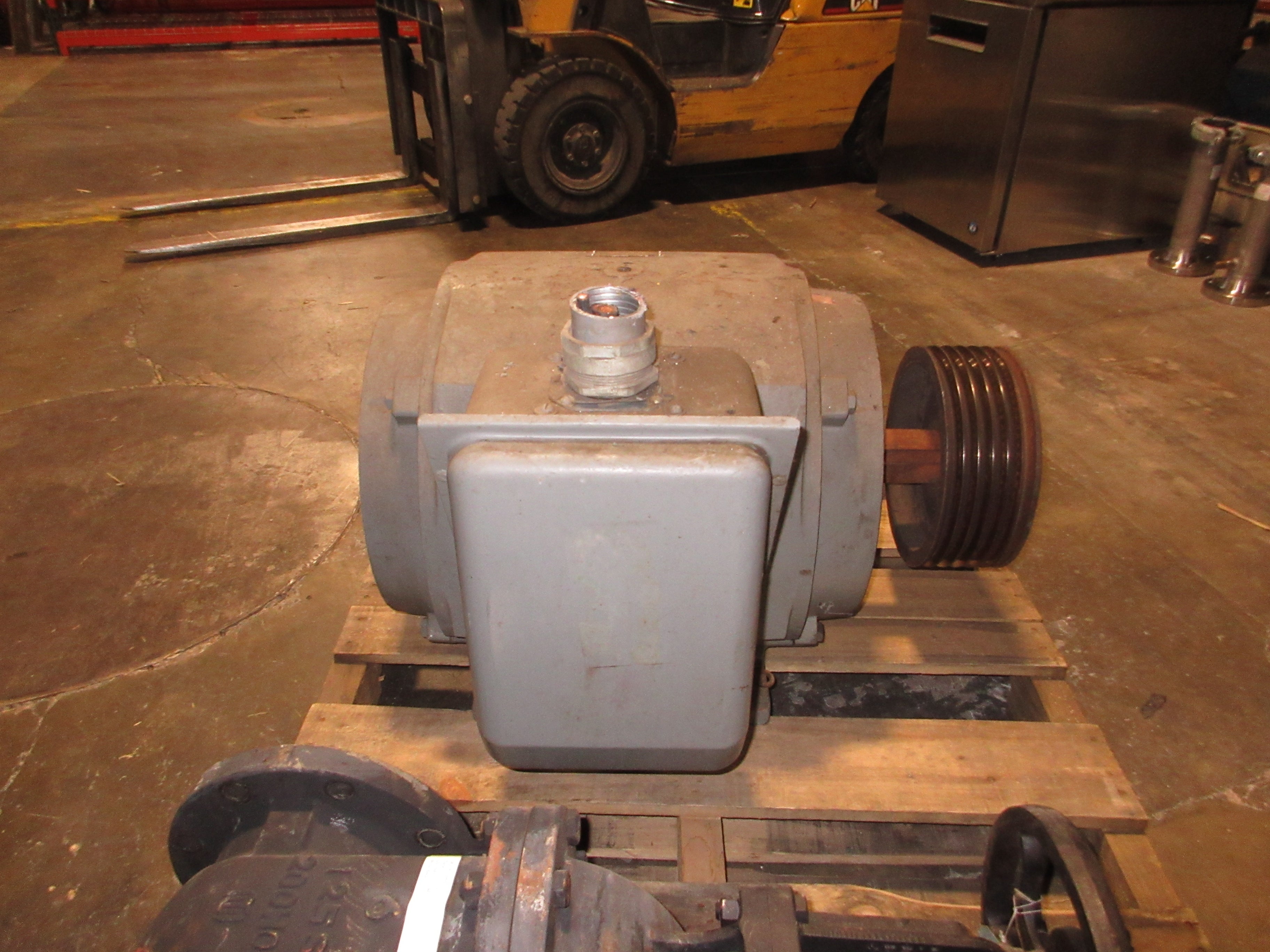 Toshiba Induction Motor B1004VGF3U4 100HP 1800RPM 230/460V 244/122A 4P 60Hz Used